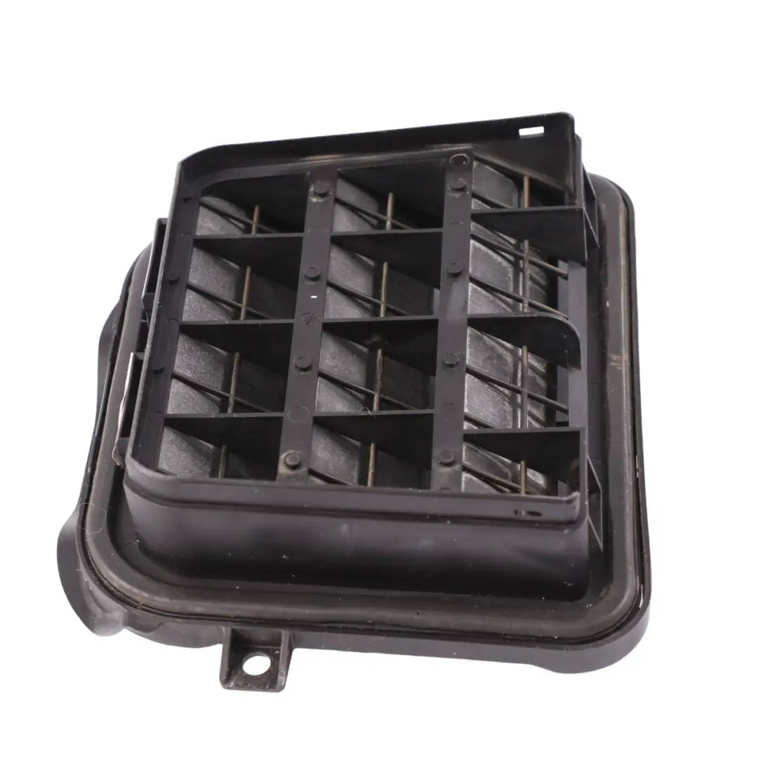 Grille de ventilation Audi A4 B8 Grille du châssis arrière A1648300042 pour à propos du numéro de pièce 8K0819181B Grille de ventilation Audi A4 B8 Grille du châssis arrière A1648300042 - SKU 8K0819181B - Numéro de pièce 8K0819181B