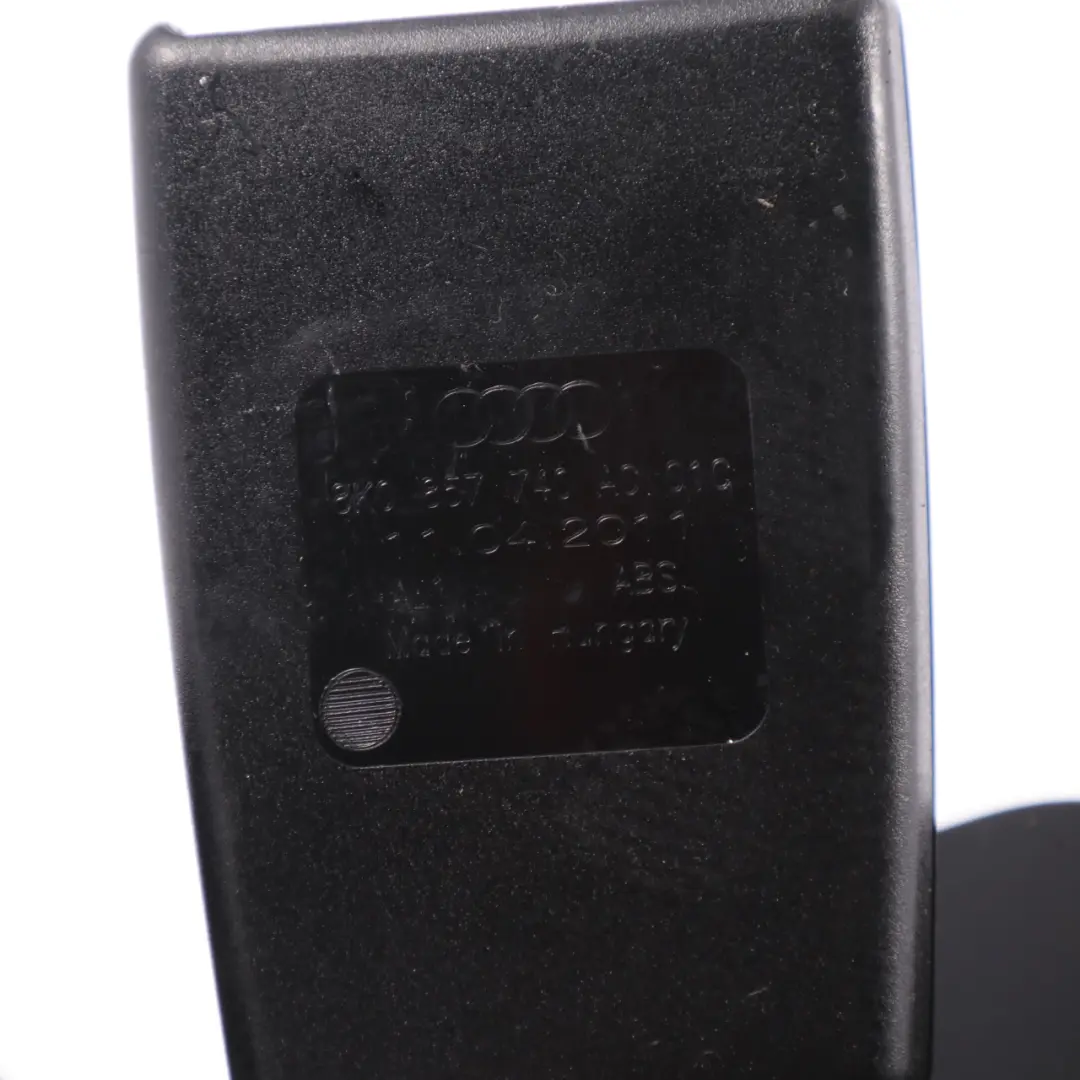 Boucle de ceinture arrière droite Tendeur de ceinture pour Audi A3 8P à propos du numéro de pièce 8K0857740AC Audi A3 8P Boucle de ceinture arrière droite Tendeur de ceinture - SKU 8K0857740AC - Numéro de pièce 8K0857740AC