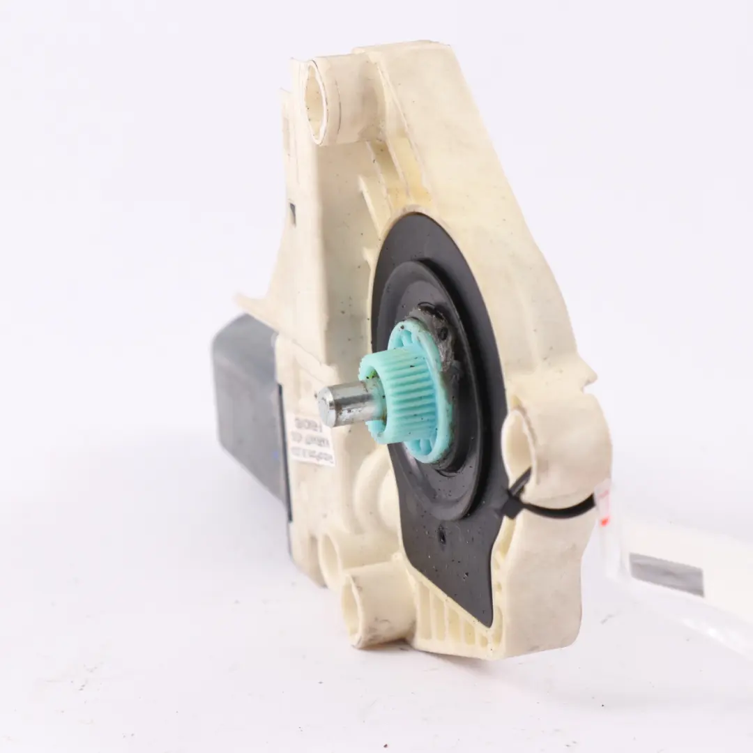 Silnik podnośnika Szyby Tylnej Regulator Tył Lewo do Audi A6 C6 o numerze 8K0959811C Audi A6 C6 Silnik podnośnika Szyby Tylnej Regulator Tył Lewo - SKU 8K0959811C - Numer Części 8K0959811C