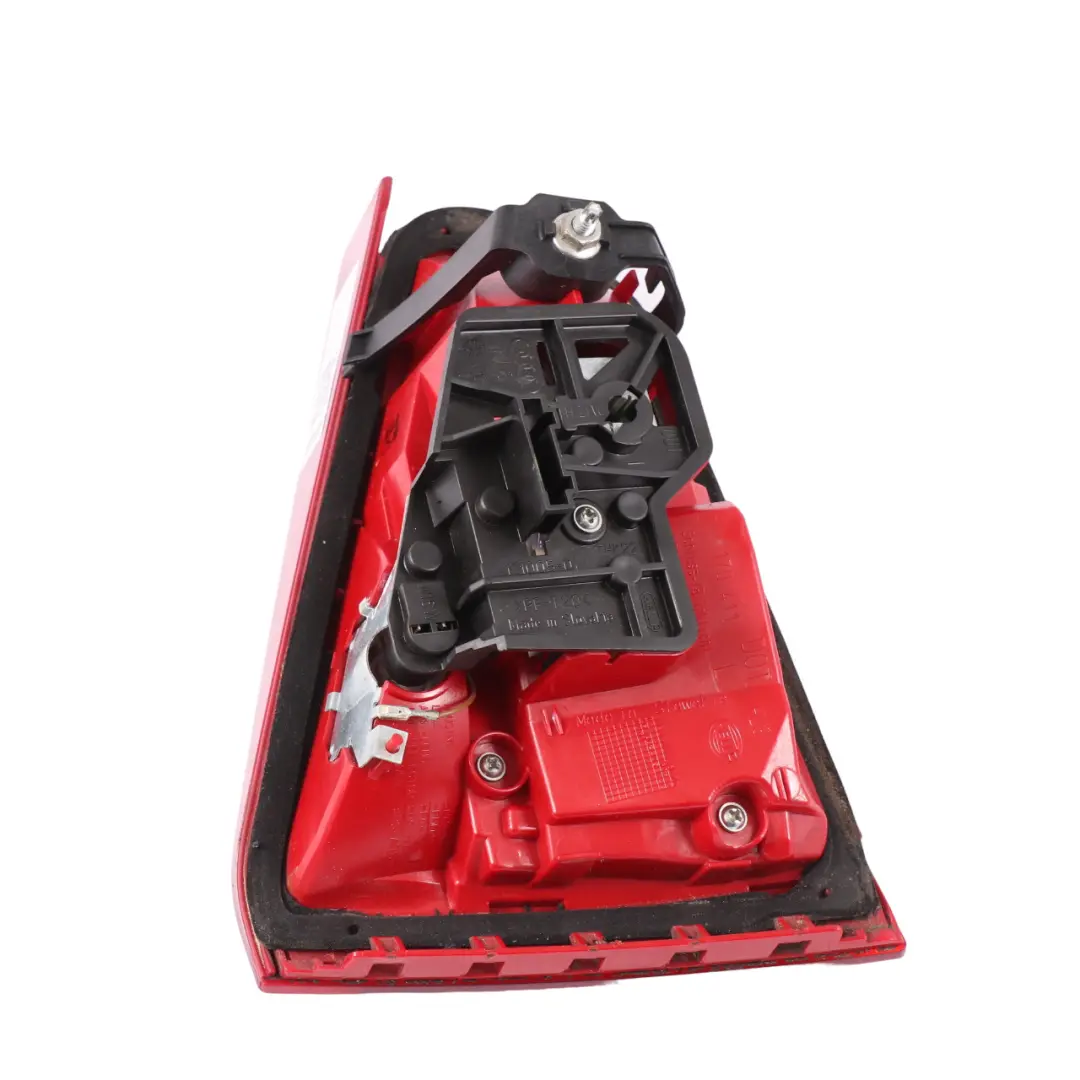 Audi A4 B8 Saloon Feu arrière gauche couvercle coffre LED 8K5945093D - SKU 8K5945093K - Numéro de pièce 8K5945093K