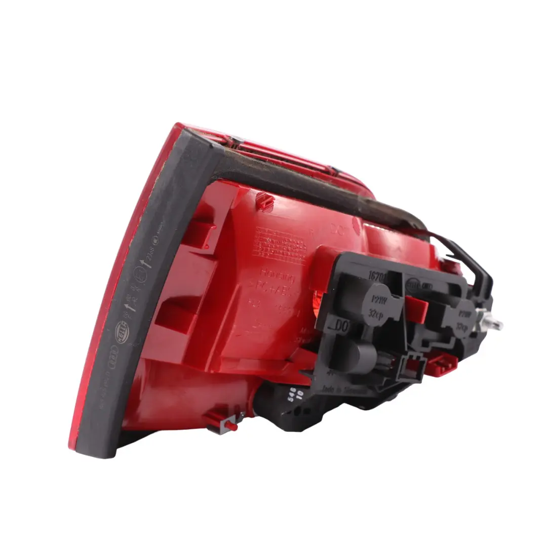 Coperchio Del Bagagliaio Fanale Posteriore Destro per Audi A4 B8 Berlina con numero di parte 8K5945094D Audi A4 B8 Berlina Coperchio Del Bagagliaio Fanale Posteriore Destro - SKU 8K5945094D - Numero di parte 8K5945094D