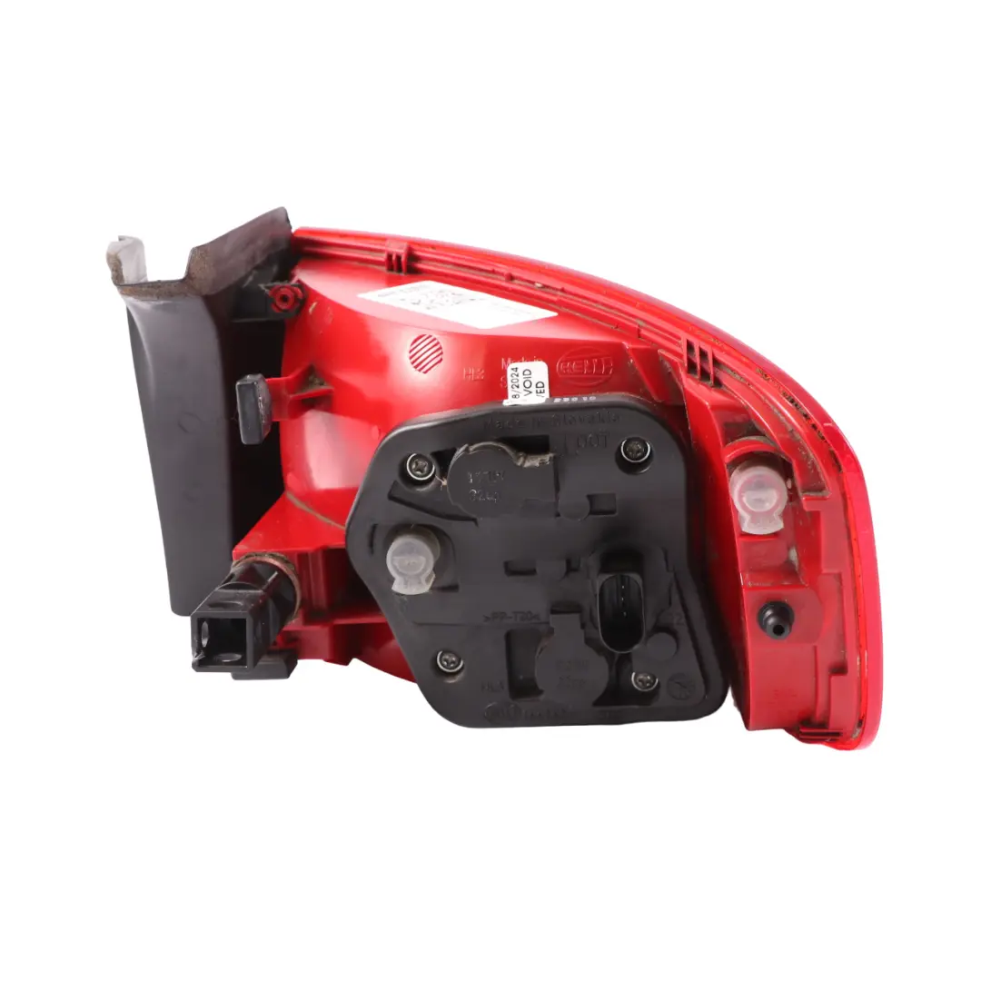 Audi A4 B8 Saloon Panneau latéral du feu arrière gauche - SKU 8K5945095D - Numéro de pièce 8K5945095D