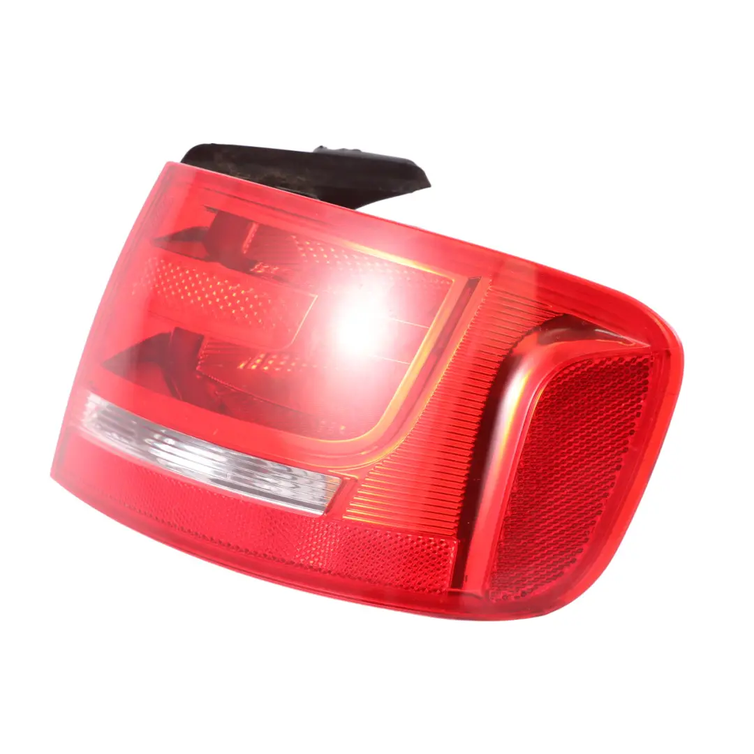 Audi A4 B8 Saloon Rear Right Lamp Tail Light Side Panel - SKU 8K5945096D - Numéro de pièce 8K5945096D