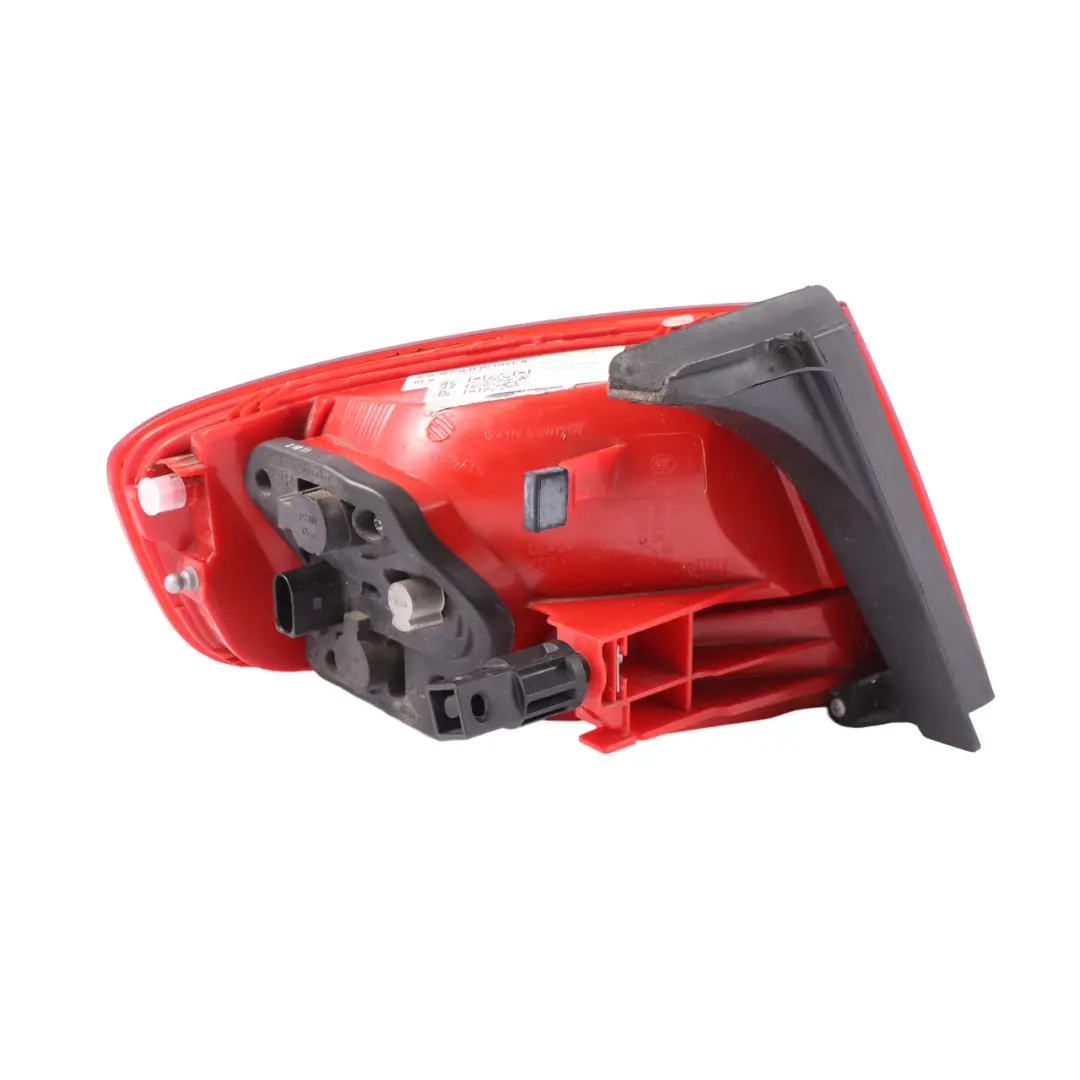 Audi A4 B8 Berlina Luz Trasera Panel Lateral Trasero Derecho - SKU 8K5945096D - Número de pieza 8K5945096D