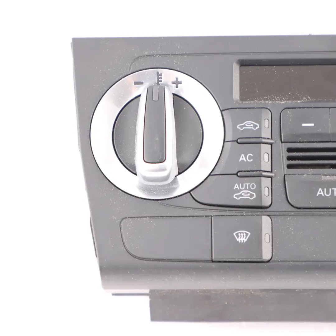 Audi A3 8P Dashboard Air Vent A/C Heater Climate Control Panel - SKU 8P0820043BM - Part number 8P0820043BM