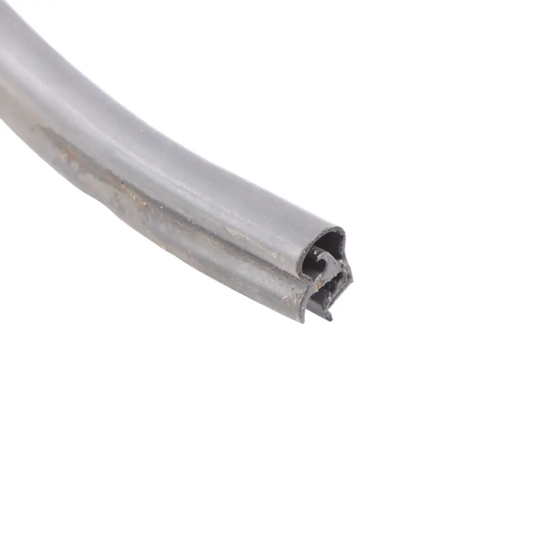 Audi A3 8P Joint d'étanchéité de capot en caoutchouc pour moteur - SKU 8P0823731B - Numéro de pièce 8P0823731B