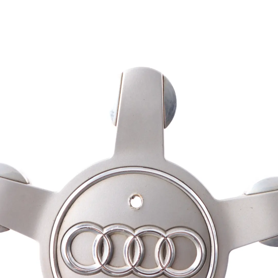 Coprimozzo Centro Ruota Argento per Audi A3 8V con numero di parte 8R0601165 Audi A3 8V Coprimozzo Centro Ruota Argento - SKU 8R0601165 - Numero di parte 8R0601165