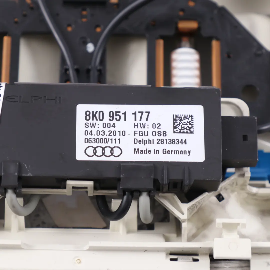 Vordere Dachleuchte Innenraum Leselampe Schalterleiste für Audi A4 B8 mit Teilenummer 8T0947140 Audi A4 B8 Vordere Dachleuchte Innenraum Leselampe Schalterleiste - SKU 8T0947140 - Teilenummer 8T0947140