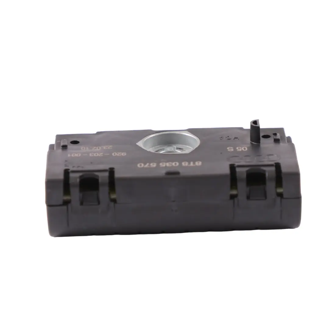 Audi A4 B8 Suppresseur de perturbations signal bruit l'antenne radio - SKU 8T8035570 - Numéro de pièce 8T8035570