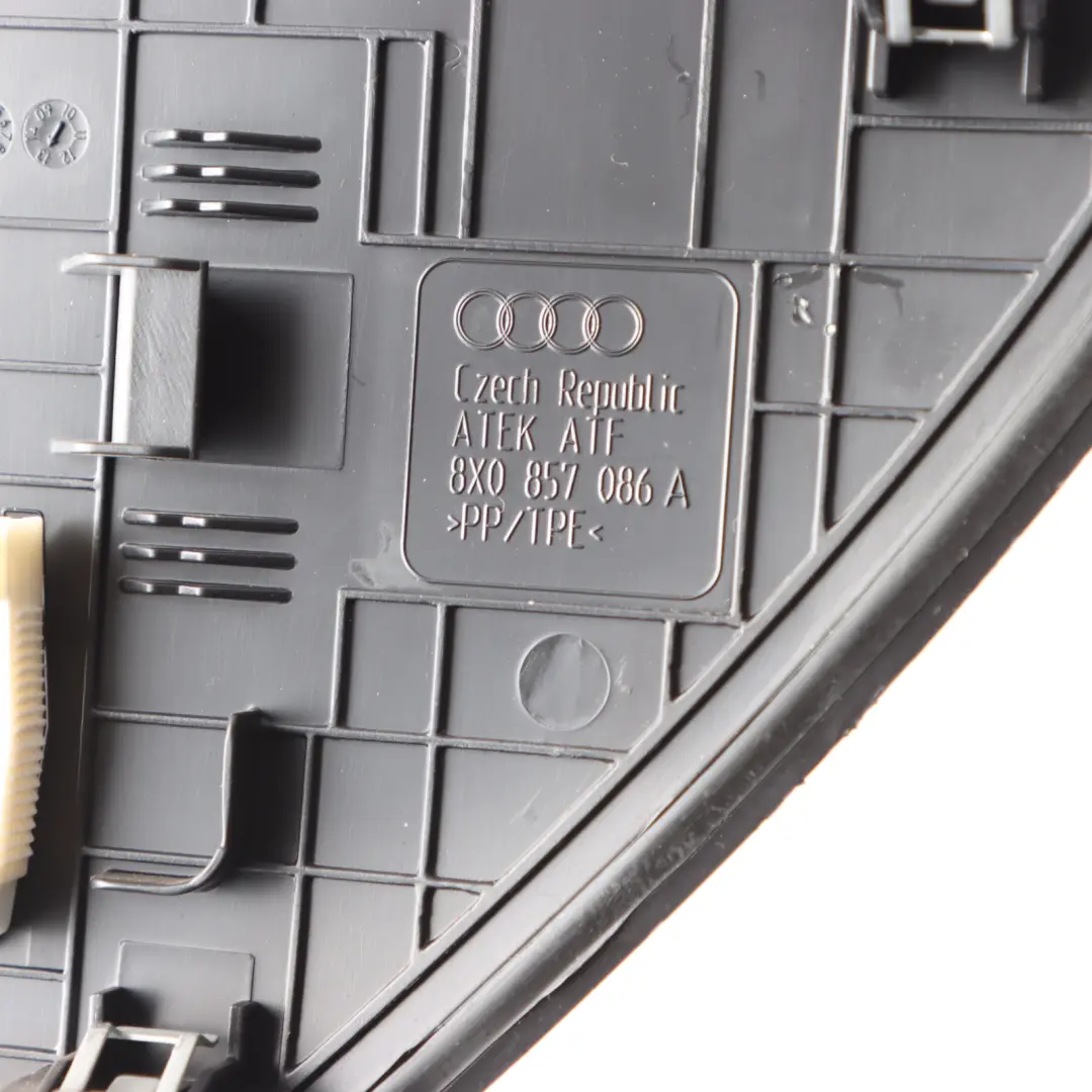 Audi A1 8X Cruscotto terminale destro guidatore rivestimento nero - SKU 8X0857086A - Numero di parte 8X0857086A