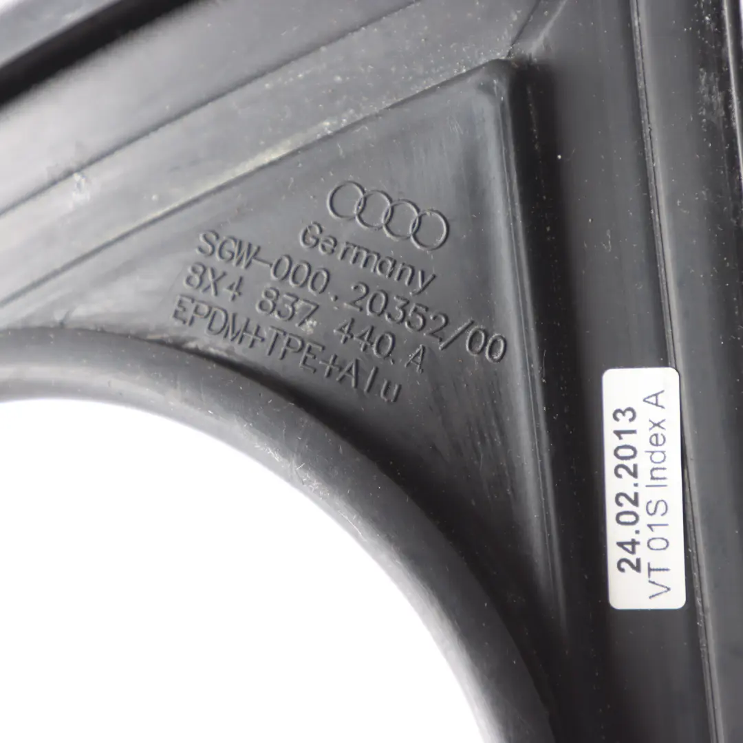 Audi A1 8X 5Dr Prowadnica Uszczelka Drzwi Prawy Przód Przednie - SKU 8X4837440A - Numer Części 8X4837440A