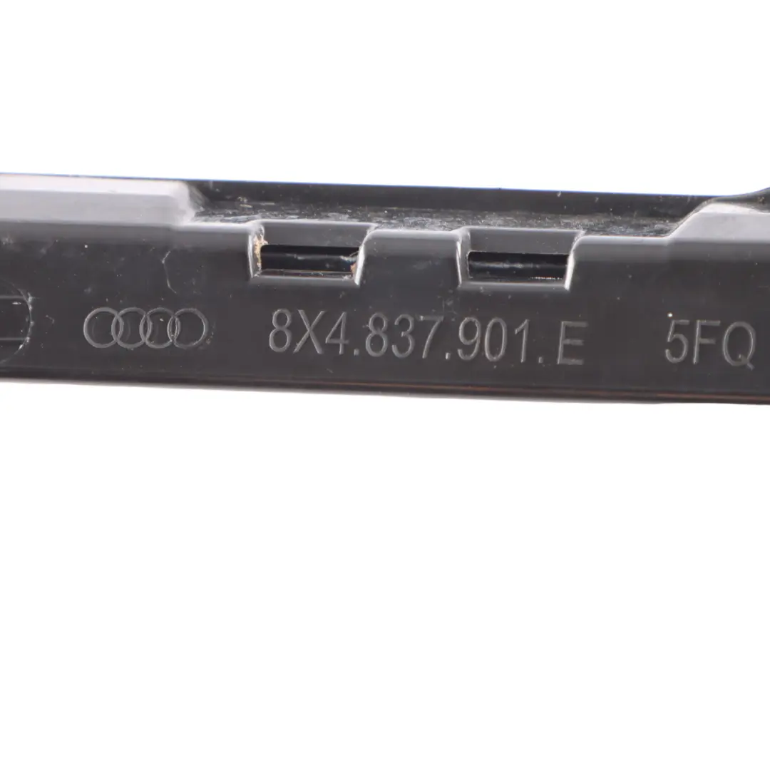 Pillar B Tapa Moldura Puerta Delantera Izquierda para Audi A1 8X con número de pieza 8X4837901E Audi A1 8X Pillar B Tapa Moldura Puerta Delantera Izquierda - SKU 8X4837901E - Número de pieza 8X4837901E