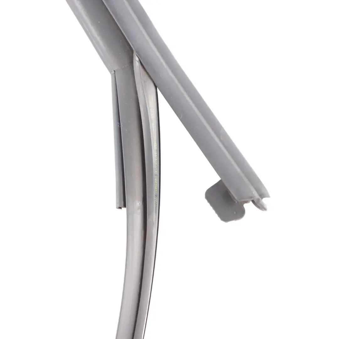 Sportback Finestrino Guida Porta Posteriore Telaio Esterno per Audi A1 8X con numero di parte 8X4839439C Audi A1 8X Sportback Finestrino Guida Porta Posteriore Telaio Esterno - SKU 8X4839439C - Numero di parte 8X4839439C