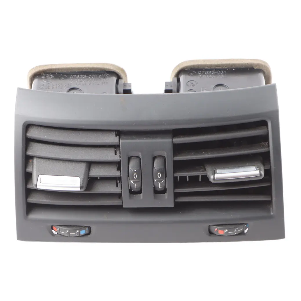 Griglia Bocchetta Aria Centrale Console Posteriore per BMW F10 F11 con numero di parte 9172344 BMW F10 F11 Griglia Bocchetta Aria Centrale Console Posteriore - SKU 9172344 - Numero di parte 9172344