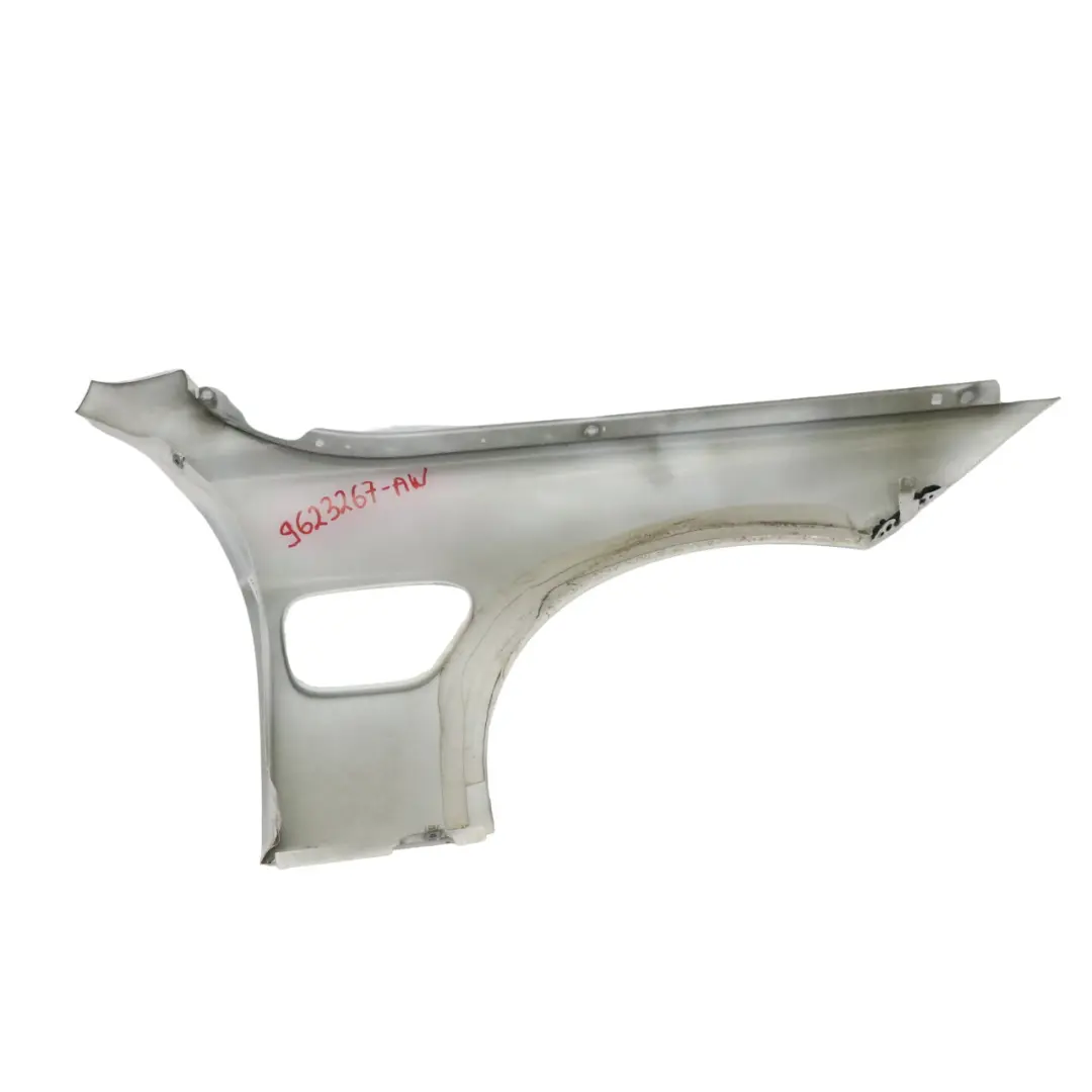 Panneau latéral BMW F30 330e Panneau d'aile avant gauche Alpinweiss 3 - 300 pour à propos du numéro de pièce 9623267 Panneau latéral BMW F30 330e Panneau d'aile avant gauche Alpinweiss 3 - 300 - SKU 9623267-AW - Numéro de pièce 9623267