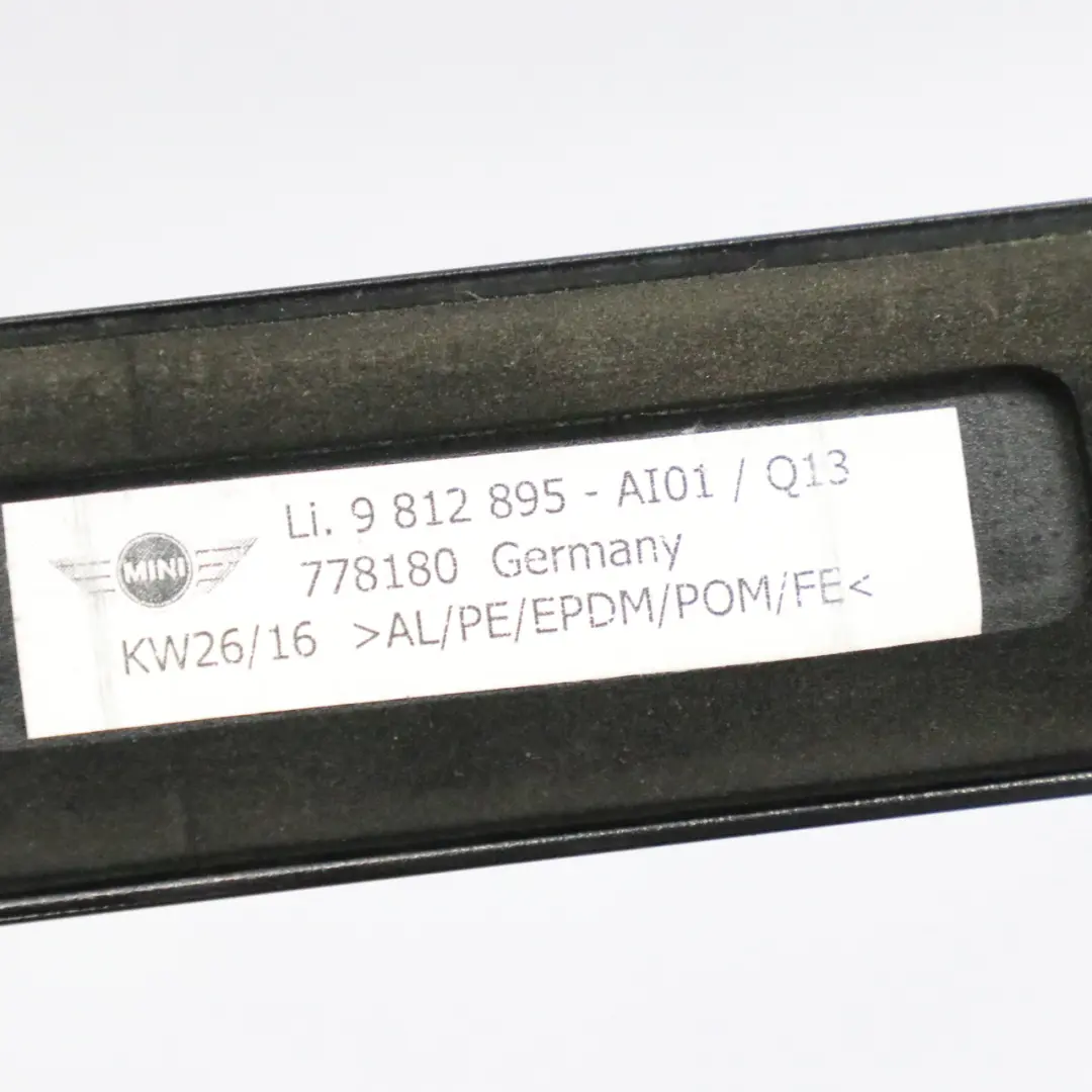 Barandilla de techo izquierda Rack Trim Negro para Mini Countryman R60 con número de pieza 9812895 Mini Countryman R60 Barandilla de techo izquierda Rack Trim Negro - SKU 9812895 - Número de pieza 9812895