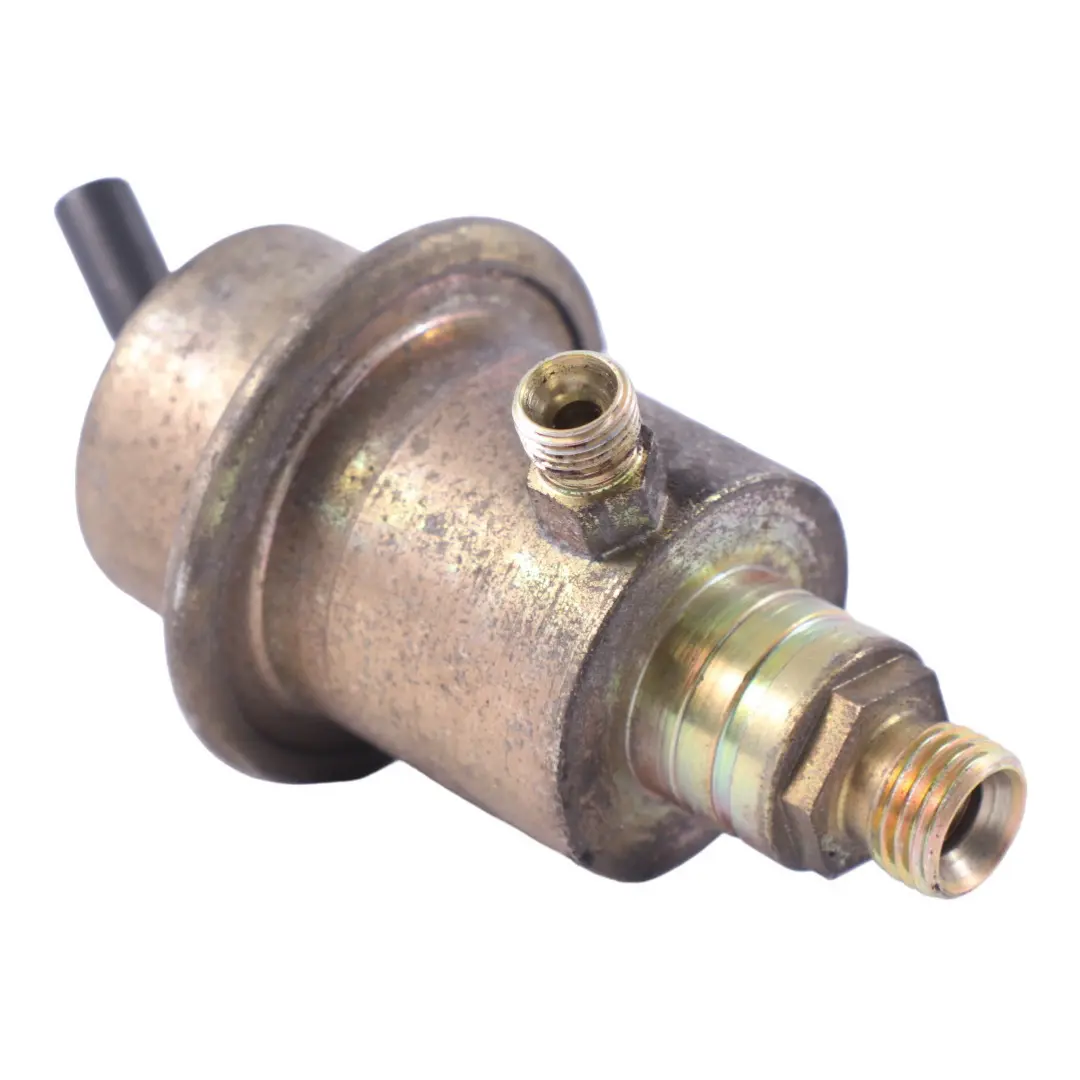 Sensore pressione regolatore carburante benzina per Mercedes W124 con numero di parte A0000780392 Mercedes W124 Sensore pressione regolatore carburante benzina - SKU A0000780392 - Numero di parte A0000780392