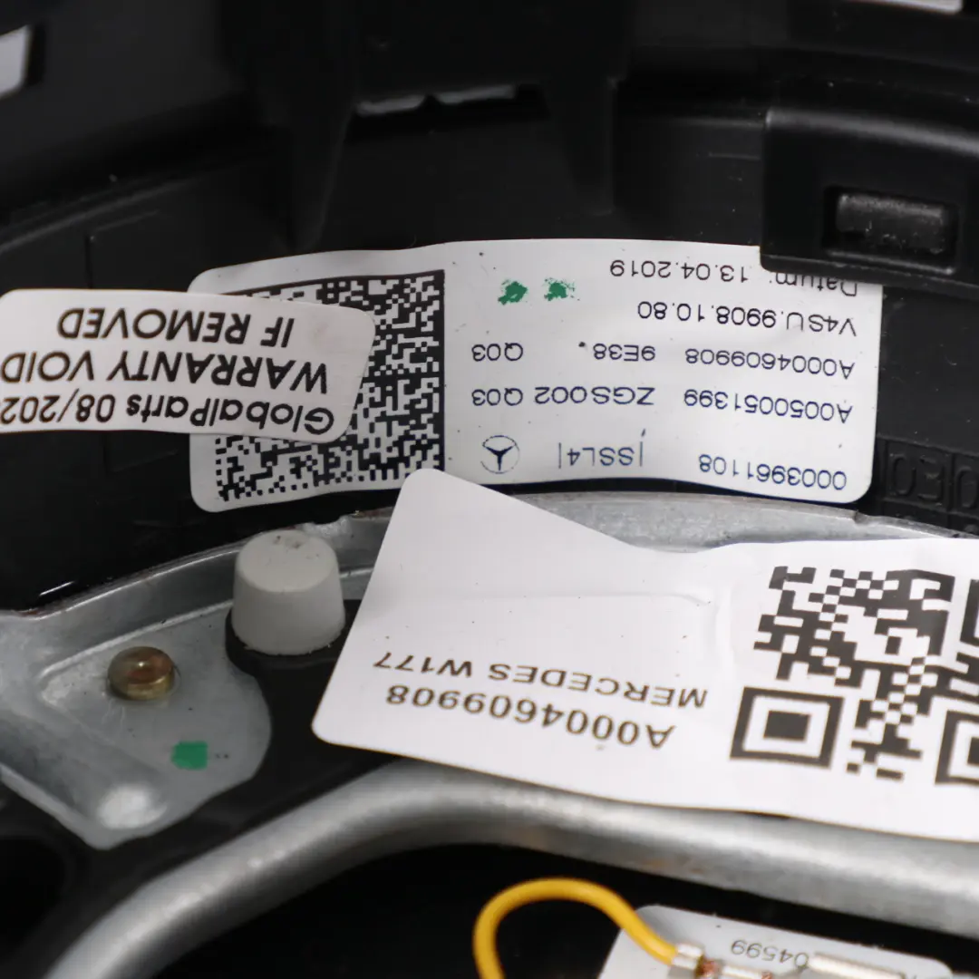 Lenkrad Mercedes W177 V177 AMG Schwarz Leder Schaltwippen für mit Teilenummer A0004609908 Lenkrad Mercedes W177 V177 AMG Schwarz Leder Schaltwippen - SKU A0004609908 - Teilenummer A0004609908