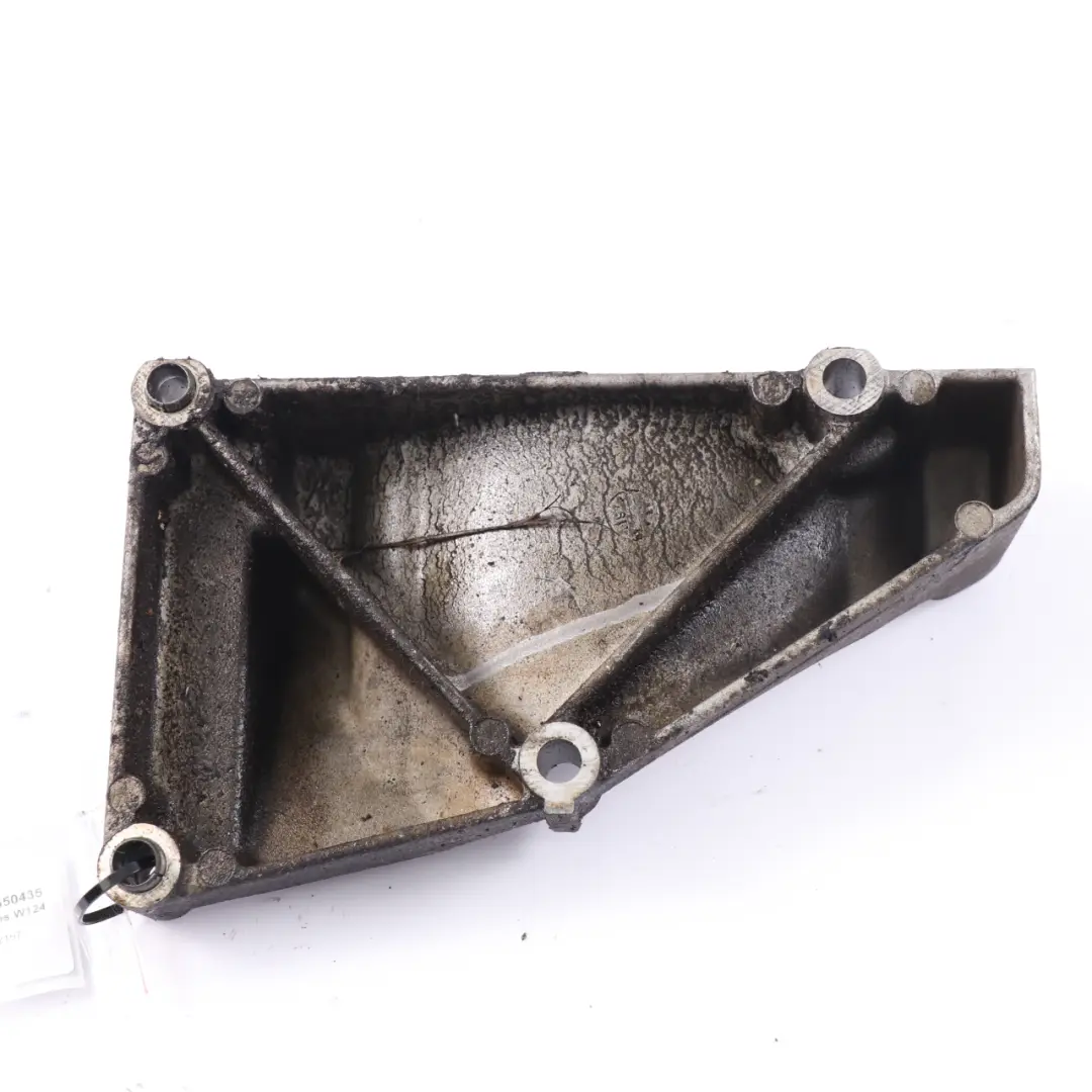 M103 Wspornik Mocowania Alternatora do Mercedes W124 o numerze A1031550435 Mercedes W124 M103 Wspornik Mocowania Alternatora - SKU A1031550435 - Numer Części A1031550435