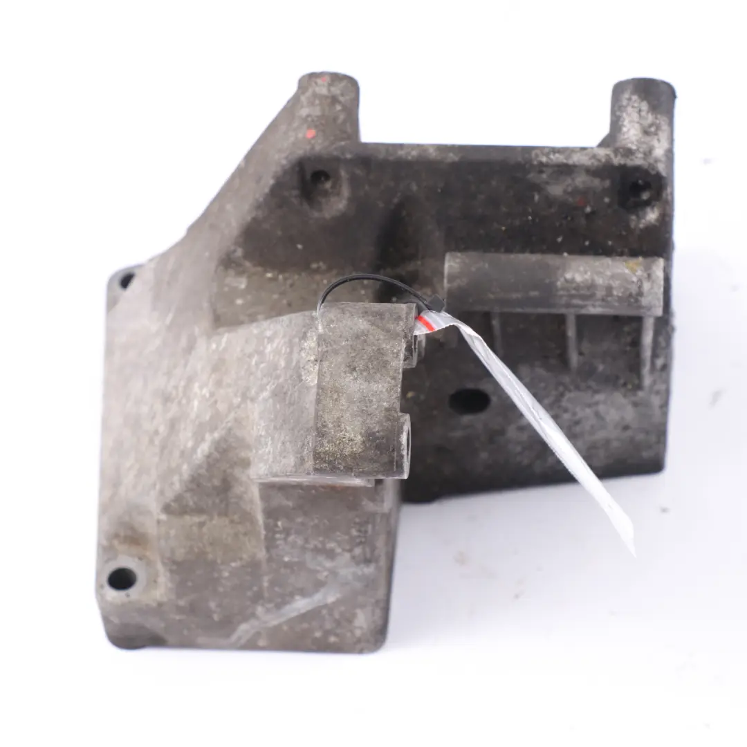 Servolenkung Pumpe Mount Lagerhalterung für Mercedes W124 mit Teilenummer A1264660641 Mercedes W124 Servolenkung Pumpe Mount Lagerhalterung - SKU A1031301135 - Teilenummer A1264660641