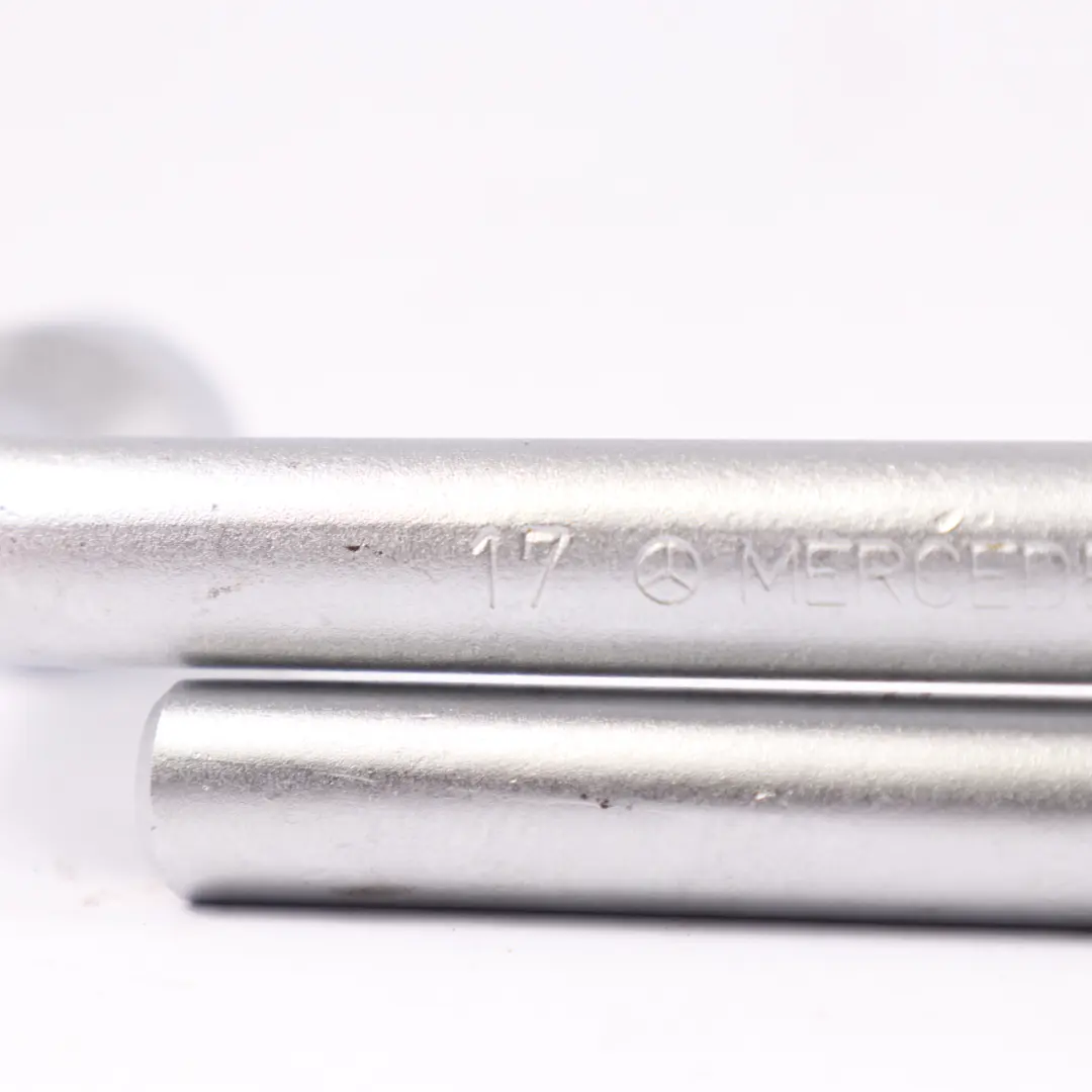 Clé douille 17x16 MM Outil réparation pour Mercedes C140 à propos du numéro de pièce A1405810001 Mercedes C140 Clé douille 17x16 MM Outil réparation - SKU A1405810001 - Numéro de pièce A1405810001