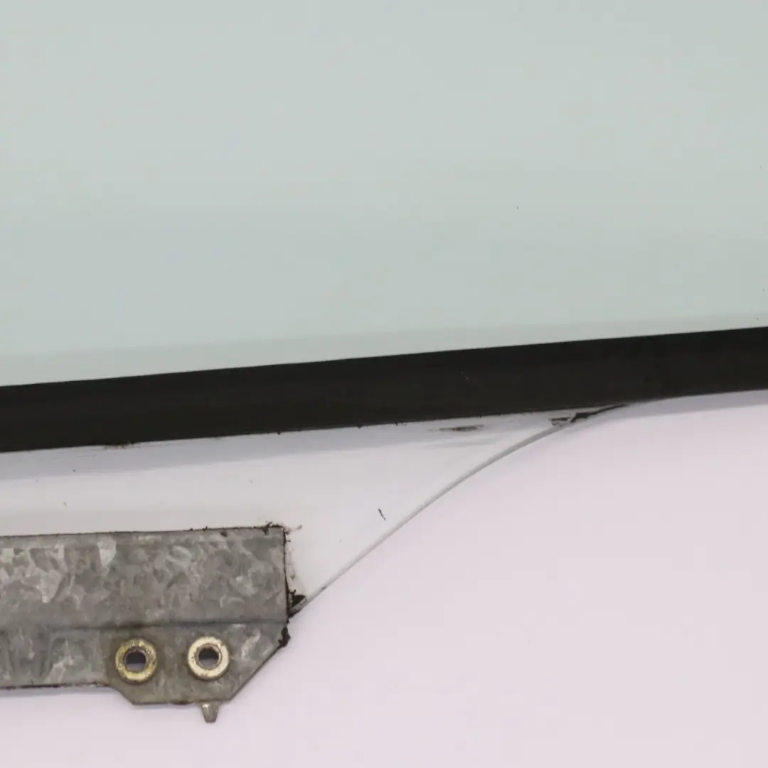Mercedes C140 Vitre Arrière Gauche Fenêtre Manivelle Quartier AS2 - SKU A1406701110 - Numéro de pièce A1406701110