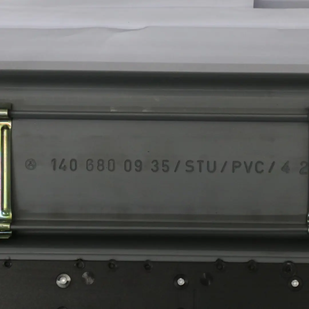 Schiene Schritt Schweller Tür innere Abdeckung Trim für Mercedes C140 mit Teilenummer A1406800935 Mercedes C140 Schiene Schritt Schweller Tür innere Abdeckung Trim - SKU A1406800935 - Teilenummer A1406800935