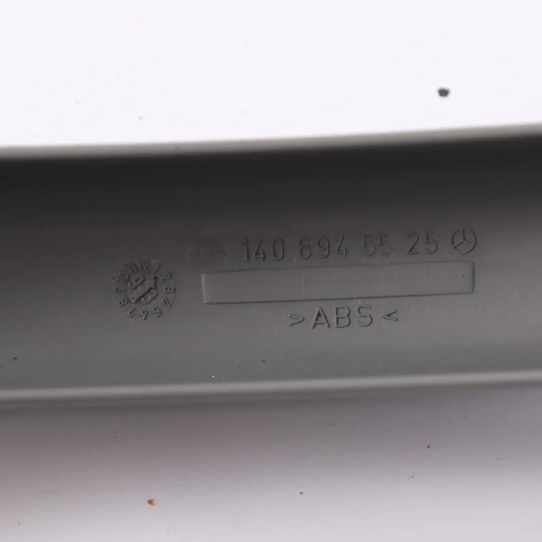 Mercedes C140 Couvercle coffre arrière Charnière gauche Garniture - SKU A1406945525 - Numéro de pièce A1406945525