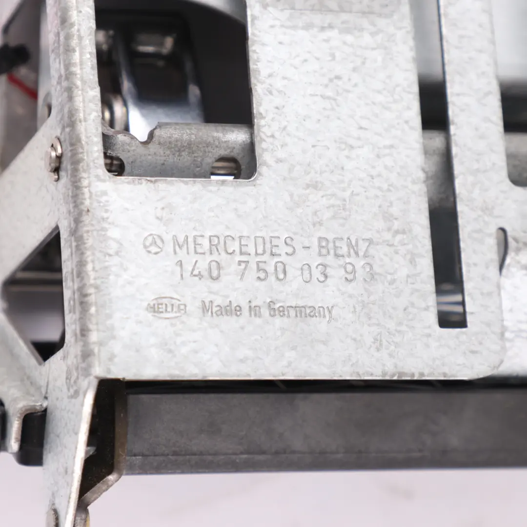 Mercedes C140 Poignée levage couvercle coffre Trappe d'accès - SKU A1407500393 - Numéro de pièce A1407500393