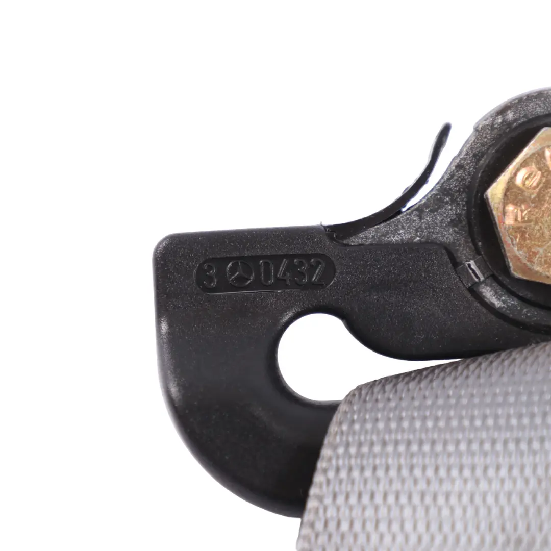 Ceinture sécurité arrière supérieure côté droit pour Mercedes C140 à propos du numéro de pièce A1408601485 Mercedes C140 Ceinture sécurité arrière supérieure côté droit - SKU A1408601485 - Numéro de pièce A1408601485