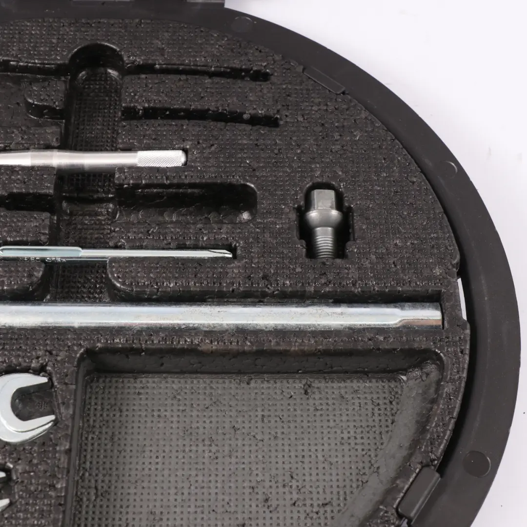 Herramientas Caso Rueda Llave Servicio Kit Set para Mercedes C140 con número de pieza A1408900111 Mercedes C140 Herramientas Caso Rueda Llave Servicio Kit Set - SKU A1408900111 - Número de pieza A1408900111