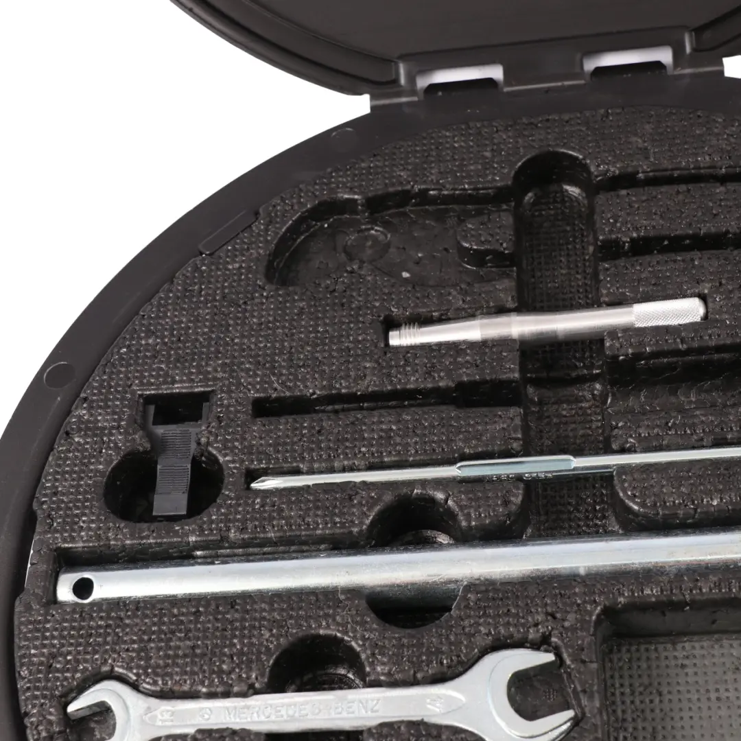 Mercedes C140 Herramientas Caso Rueda Llave Servicio Kit Set - SKU A1408900111 - Número de pieza A1408900111