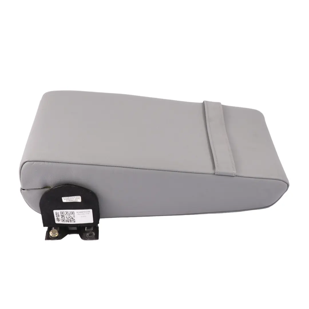 Apoyabrazos Central Trasero Cuero Gris para Mercedes C140 con número de pieza A1409703330 Mercedes C140 Apoyabrazos Central Trasero Cuero Gris - SKU A1409703330 - Número de pieza A1409703330