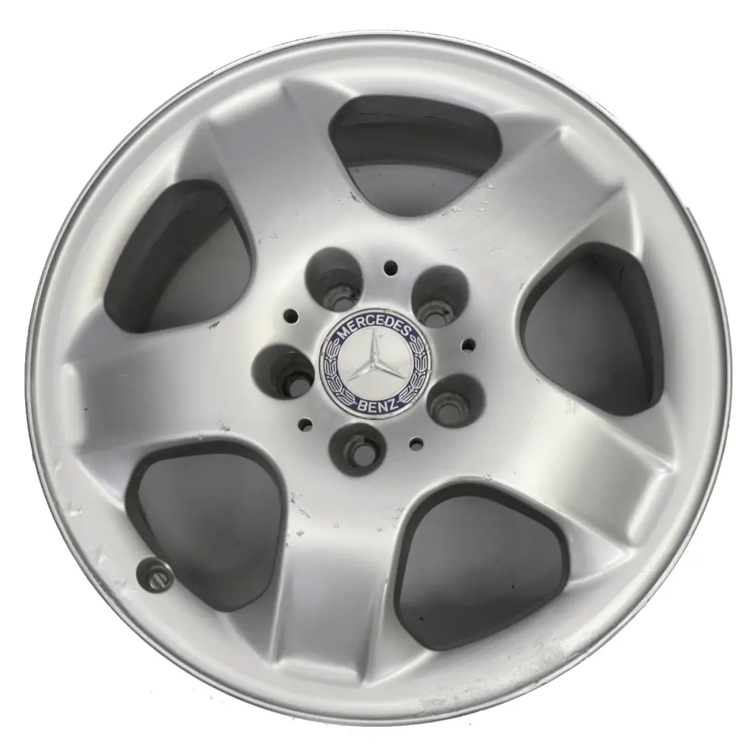 Silberne Leichtmetall felge 17" 8J ET:52 für Mercedes ML W163 mit Teilenummer A1634012602 Mercedes ML W163 Silberne Leichtmetall felge 17" 8J ET:52 - SKU A1634012602-2 - Teilenummer A1634012602