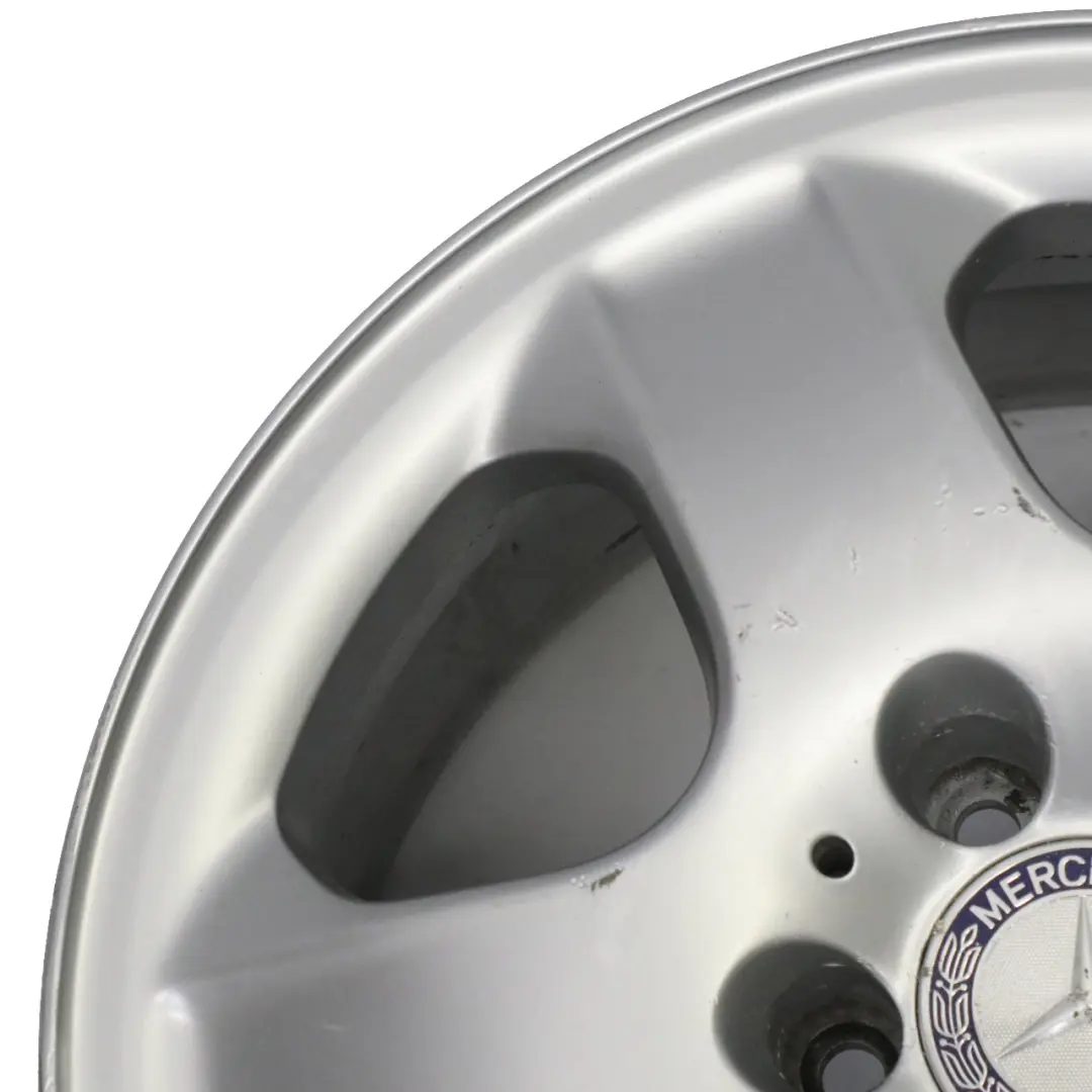 Cerchio in lega argento 17" 8J ET:52 per Mercedes ML W163 con numero di parte A1634012602 Mercedes ML W163 Cerchio in lega argento 17" 8J ET:52 - SKU A1634012602-2 - Numero di parte A1634012602