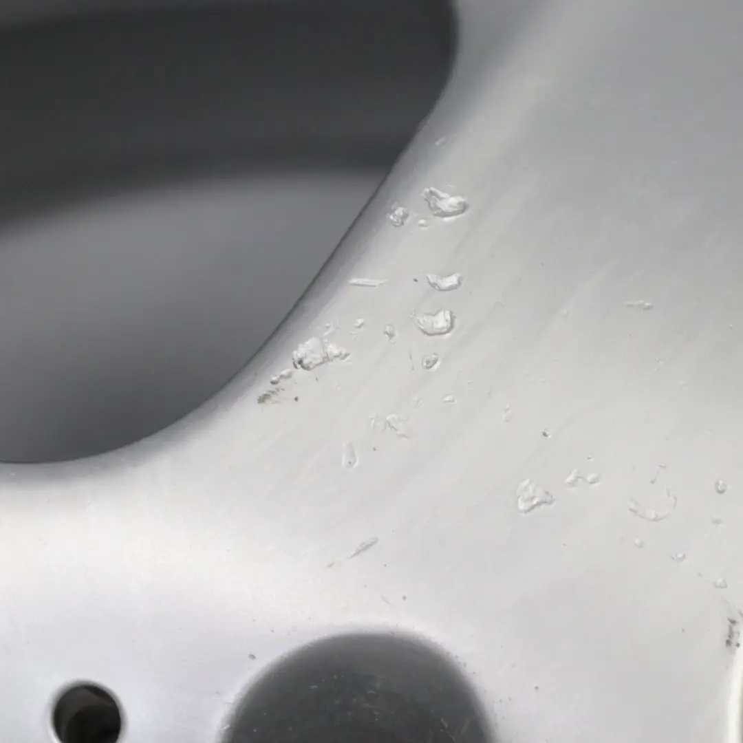 jante alliage argent 17" 8J ET:52 pour Mercedes ML W163 à propos du numéro de pièce A1634012602 Mercedes ML W163 jante alliage argent 17" 8J ET:52 - SKU A1634012602-2 - Numéro de pièce A1634012602