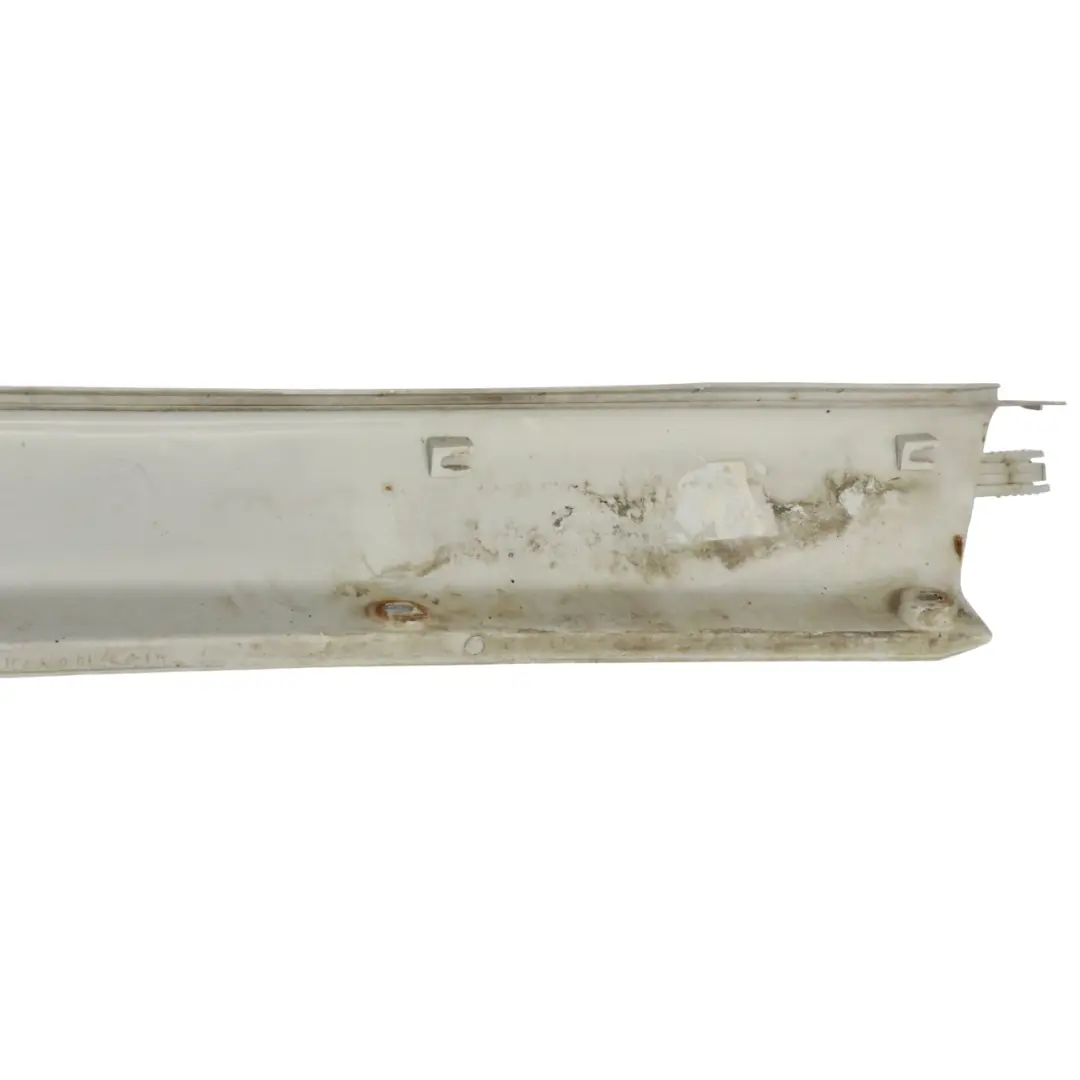 Couvre seuil de porte latérale gauche Brilliant Silver - 744 pour Mercedes ML W163 à propos du numéro de pièce A1636900340 Mercedes ML W163 Couvre seuil de porte latérale gauche Brilliant Silver - 744 - SKU A1636900340-BRS - Numéro de pièce A1636900340