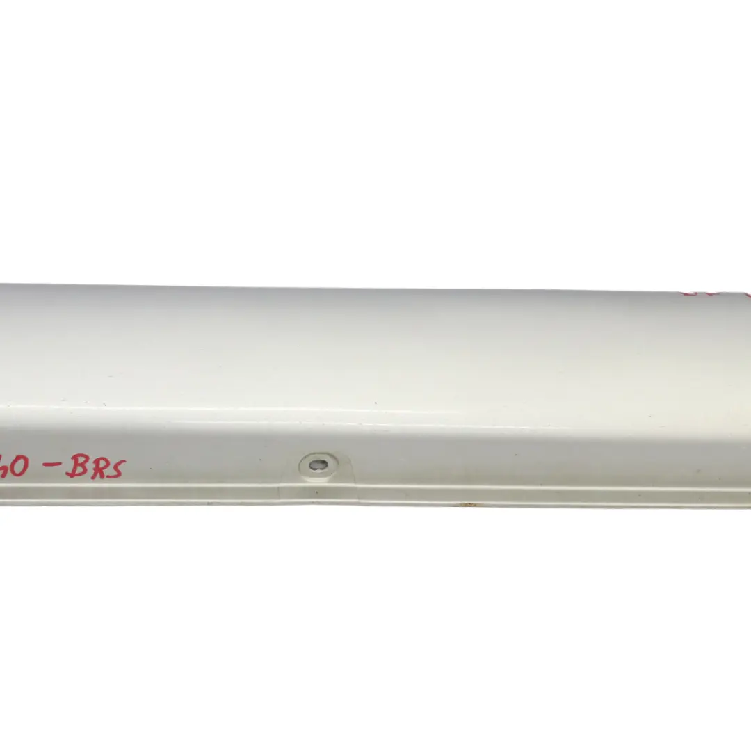 Couvre seuil de porte latérale gauche Brilliant Silver - 744 pour Mercedes ML W163 à propos du numéro de pièce A1636900340 Mercedes ML W163 Couvre seuil de porte latérale gauche Brilliant Silver - 744 - SKU A1636900340-BRS - Numéro de pièce A1636900340