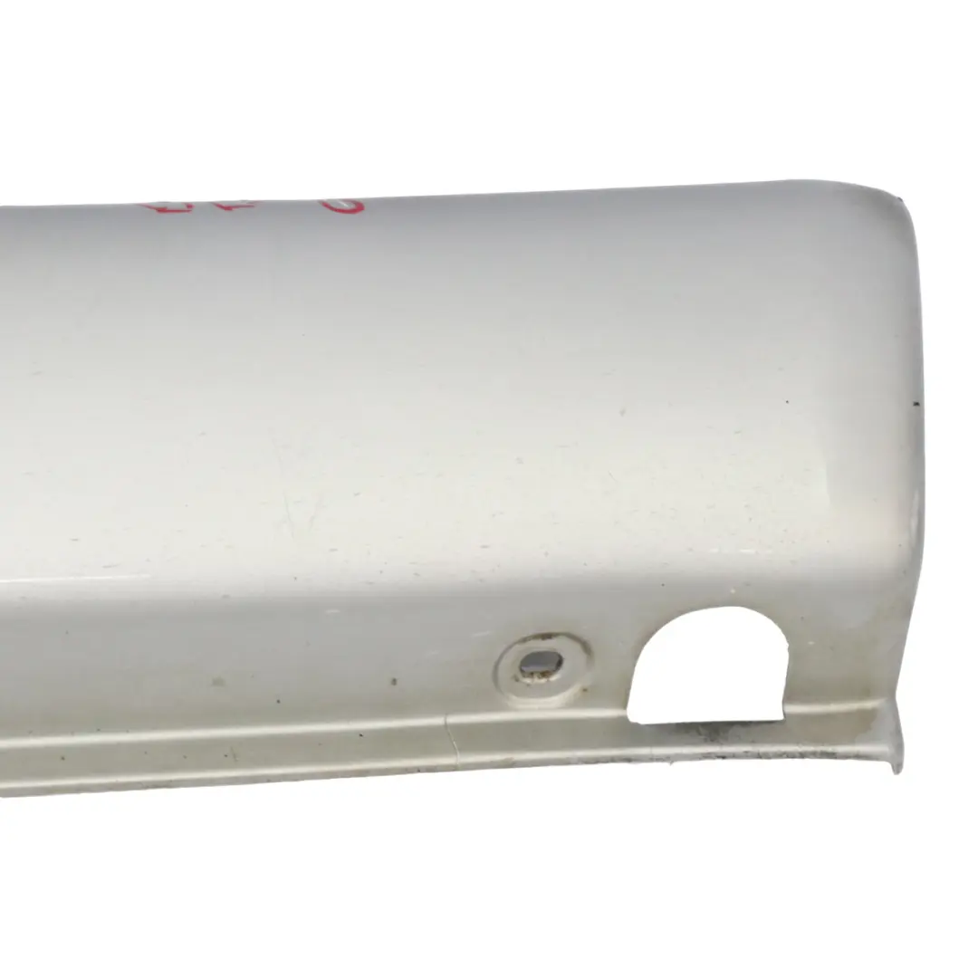 Faldón de umbral lateral izquierdo Brilliant Silver - 744 para Mercedes ML W163 con número de pieza A1636900340 Mercedes ML W163 Faldón de umbral lateral izquierdo Brilliant Silver - 744 - SKU A1636900340-BRS - Número de pieza A1636900340