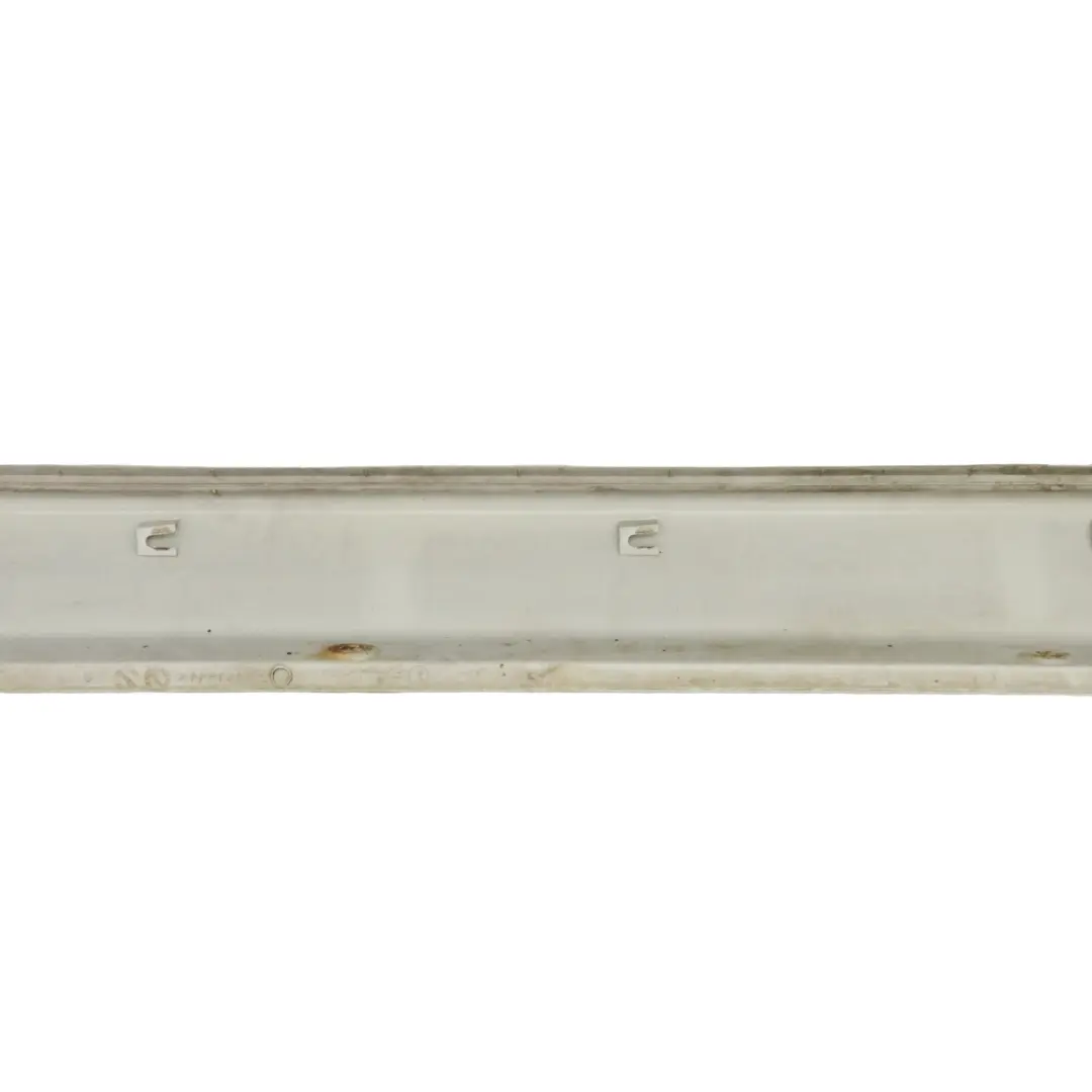 Couvre seuil de porte latérale droite Argent Brillant - 744 pour Mercedes ML W163 à propos du numéro de pièce A1636900440 Mercedes ML W163 Couvre seuil de porte latérale droite Argent Brillant - 744 - SKU A1636900440-BRS - Numéro de pièce A1636900440