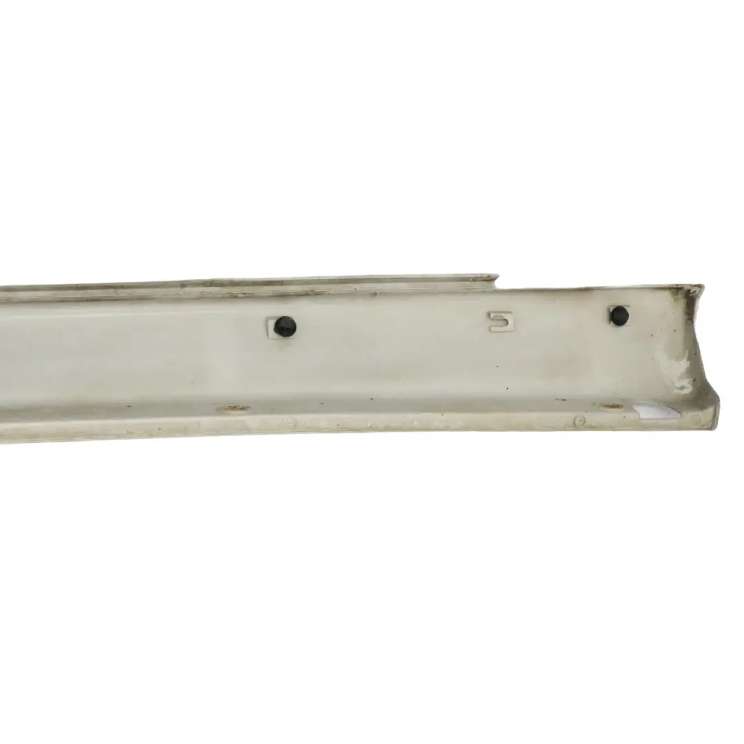 Battiscopa laterale soglia porta destra Argento brillante 744 per Mercedes ML W163 con numero di parte A1636900440 Mercedes ML W163 Battiscopa laterale soglia porta destra Argento brillante 744 - SKU A1636900440-BRS - Numero di parte A1636900440