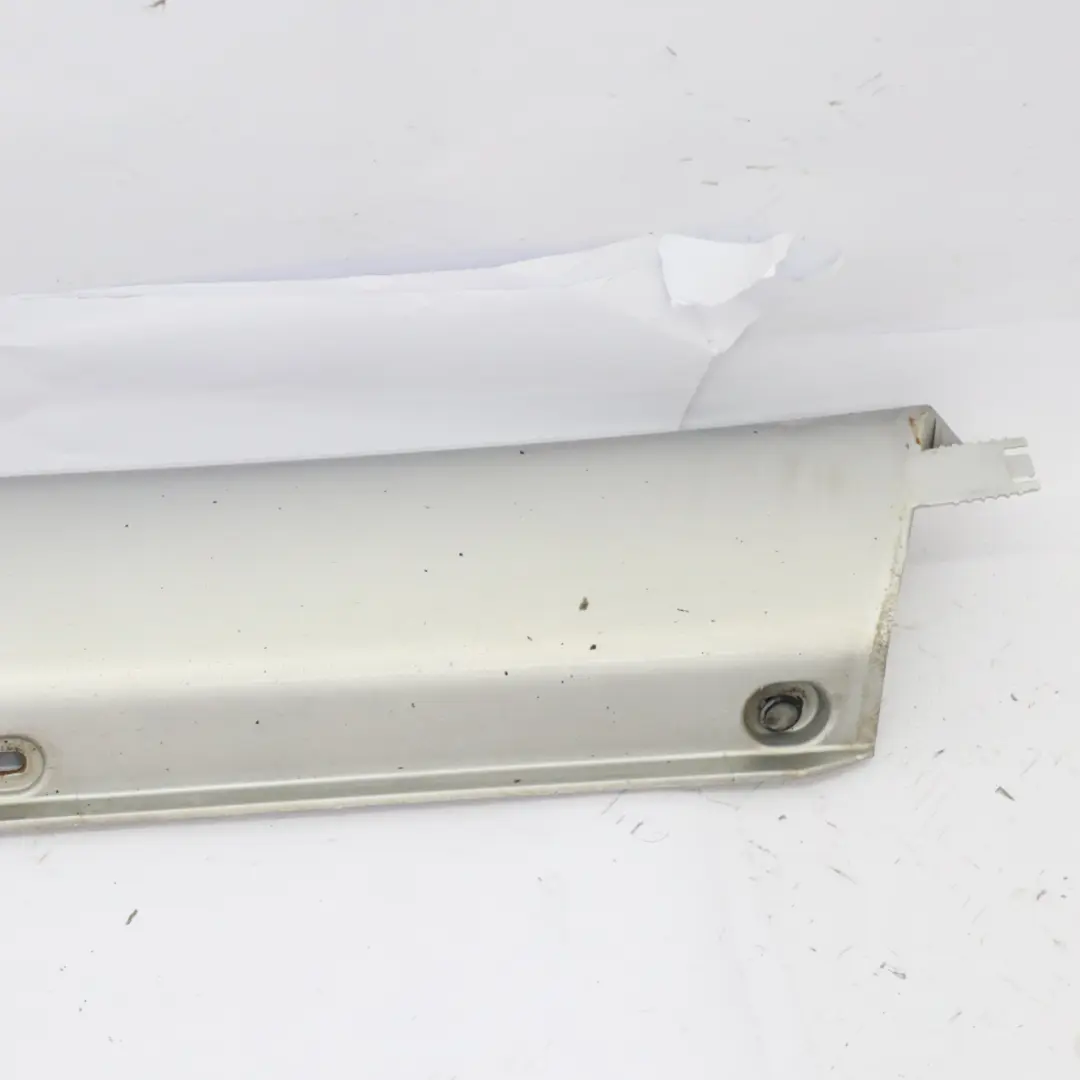 Battiscopa laterale soglia porta destra Argento brillante 744 per Mercedes ML W163 con numero di parte A1636900440 Mercedes ML W163 Battiscopa laterale soglia porta destra Argento brillante 744 - SKU A1636900440-BRS - Numero di parte A1636900440