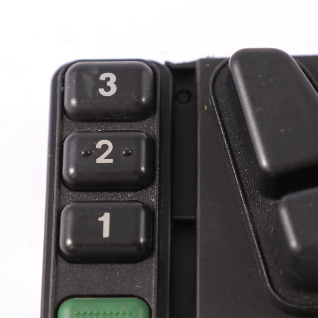 Przycisk Przełącznik Sterownia Fotela ąćzni do Mercedes ML W163 o numerze A1638202310 Mercedes ML W163 Przycisk Przełącznik Sterownia Fotela ąćzni - SKU A1638202310 - Numer Części A1638202310