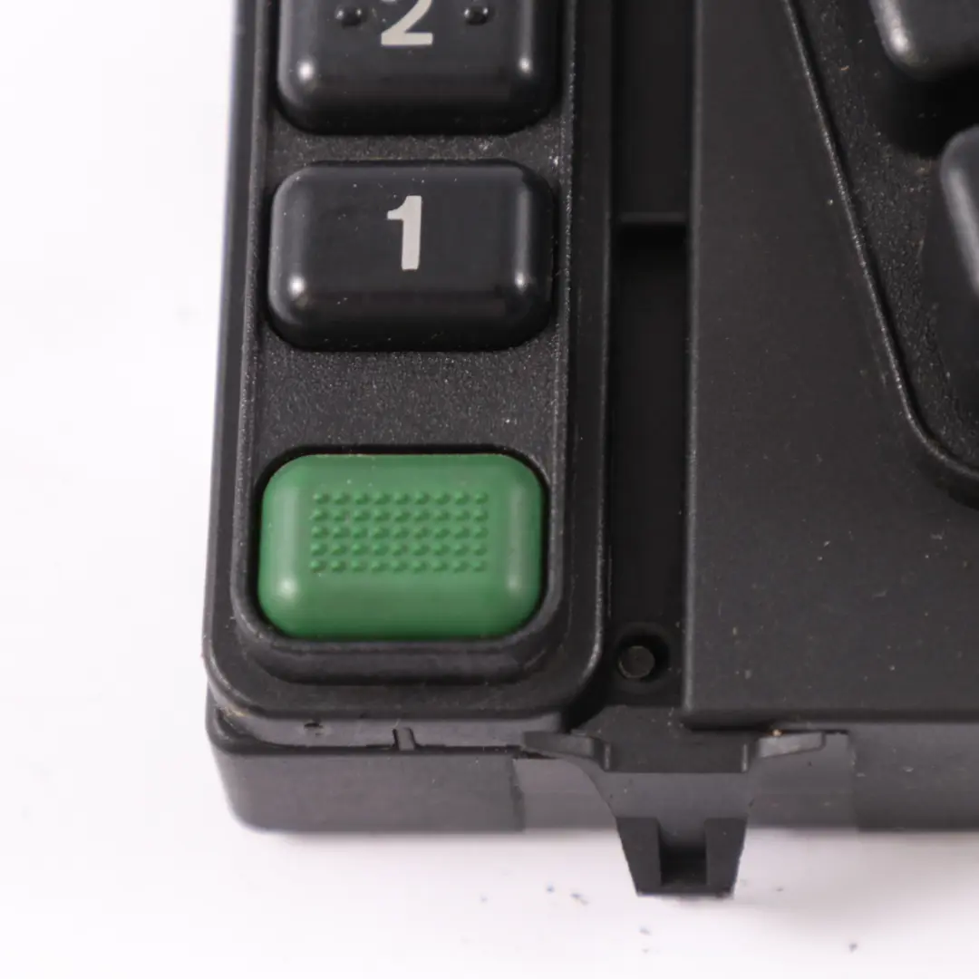 Przycisk Przełącznik Sterownia Fotela ąćzni do Mercedes ML W163 o numerze A1638202310 Mercedes ML W163 Przycisk Przełącznik Sterownia Fotela ąćzni - SKU A1638202310 - Numer Części A1638202310