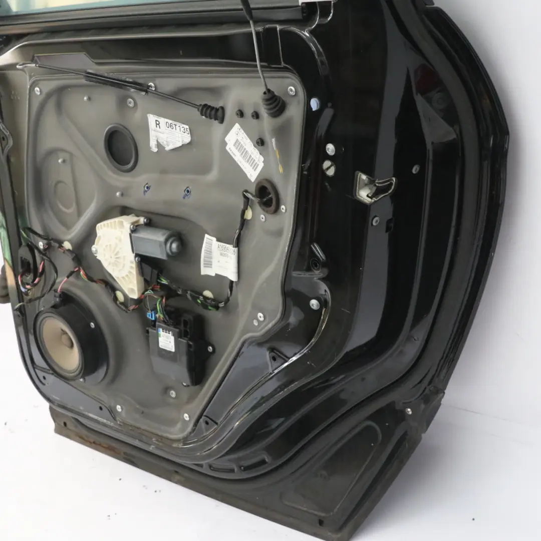 Tür hinten rechts Tropical Black Metallic - 160 für Mercedes W169 mit Teilenummer A1697302005 Mercedes W169 Tür hinten rechts Tropical Black Metallic - 160 - SKU A1697302005-TBL - Teilenummer A1697302005