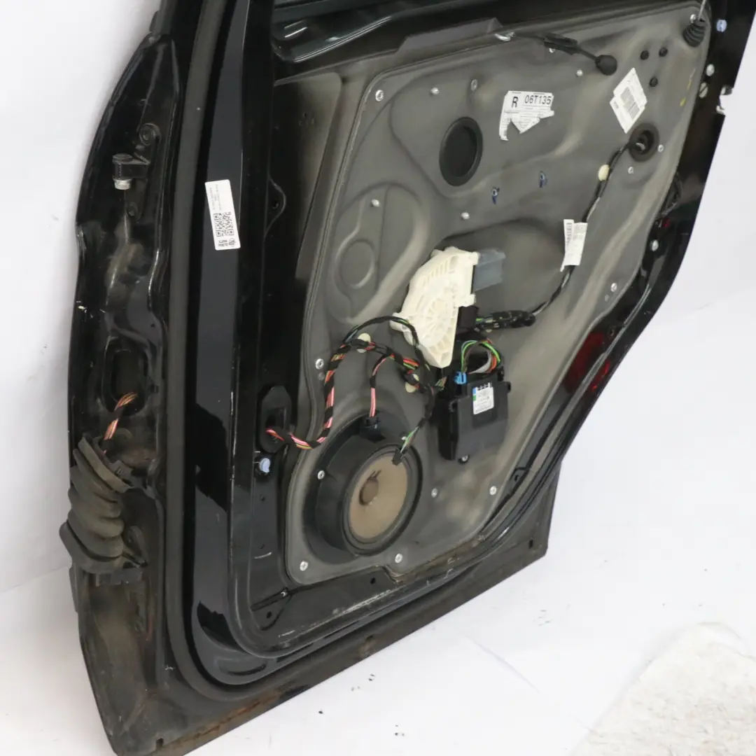 Tür hinten rechts Tropical Black Metallic - 160 für Mercedes W169 mit Teilenummer A1697302005 Mercedes W169 Tür hinten rechts Tropical Black Metallic - 160 - SKU A1697302005-TBL - Teilenummer A1697302005