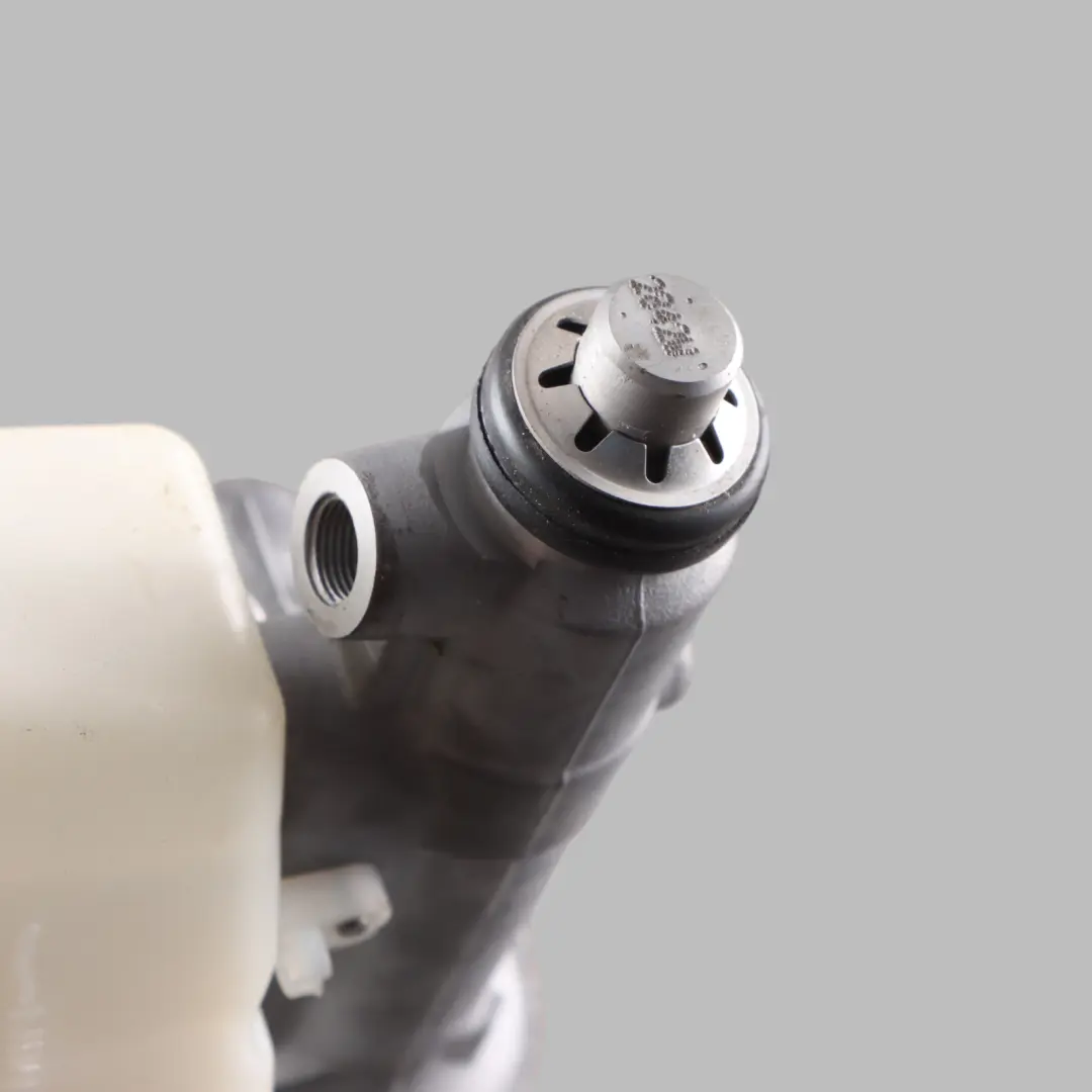 Brake Servo Fluid Reservoir Expansion Tank Bottle to Mercedes R172 with Part number A1724300102 Mercedes R172 Brake Servo Fluid Reservoir Expansion Tank Bottle - SKU A1724300102 - Part number A1724300102