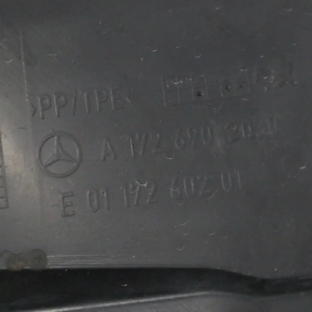 Copricerchio anteriore sinistro per Mercedes SLK R172 con numero di parte A1726902030 Mercedes SLK R172 Copricerchio anteriore sinistro - SKU A1726902030 - Numero di parte A1726902030