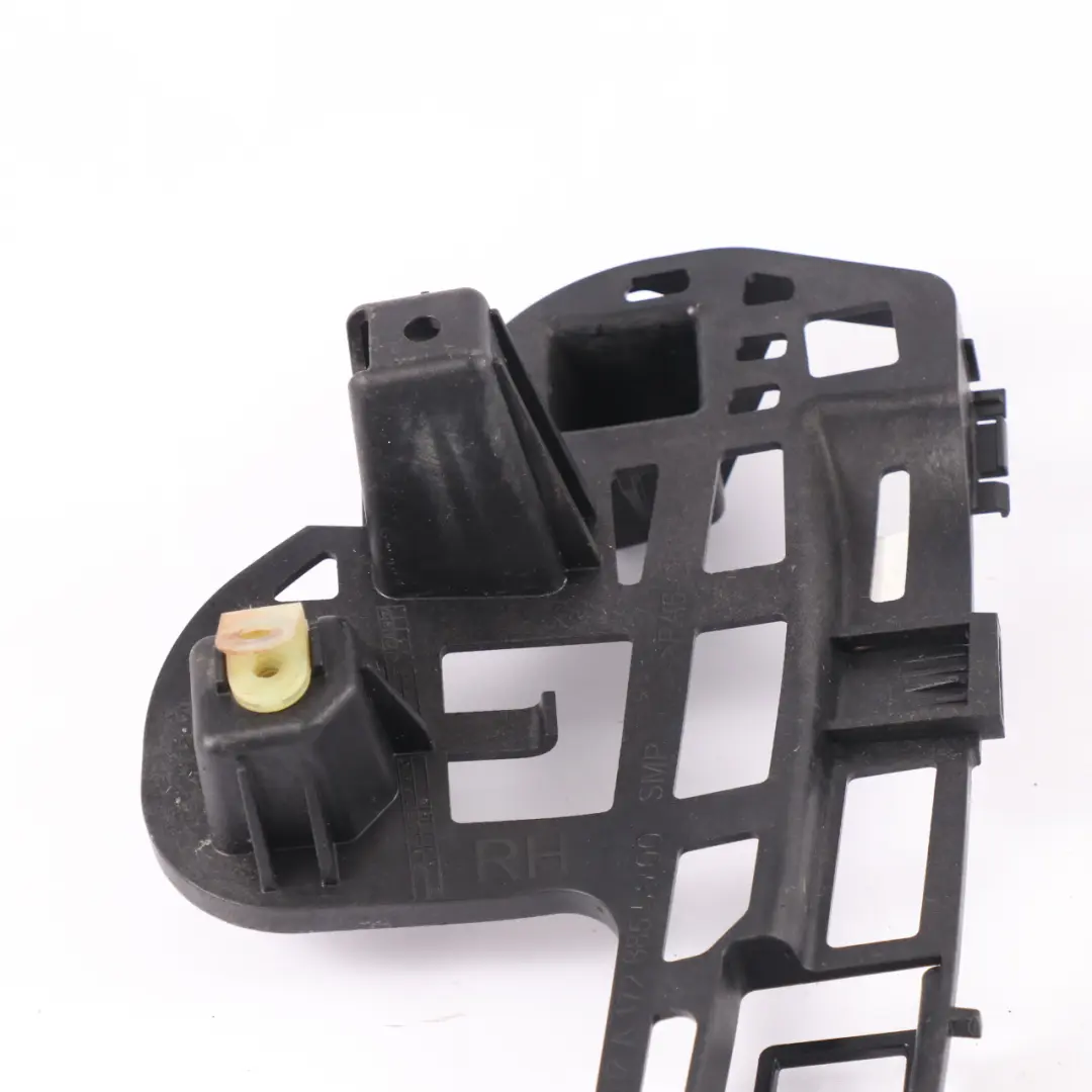 Support pare chocs arrière porte bagages droit pour Mercedes R172 à propos du numéro de pièce A1728855900 Mercedes R172 Support pare chocs arrière porte bagages droit - SKU A1728855900 - Numéro de pièce A1728855900