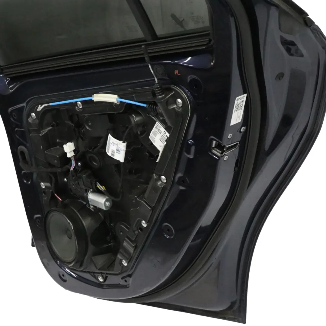 Porta posteriore destra Cavansite Blue Metallic - 890 per Mercedes W176 con numero di parte A1767300105 Mercedes W176 Porta posteriore destra Cavansite Blue Metallic - 890 - SKU A1767300205-CVB - Numero di parte A1767300105